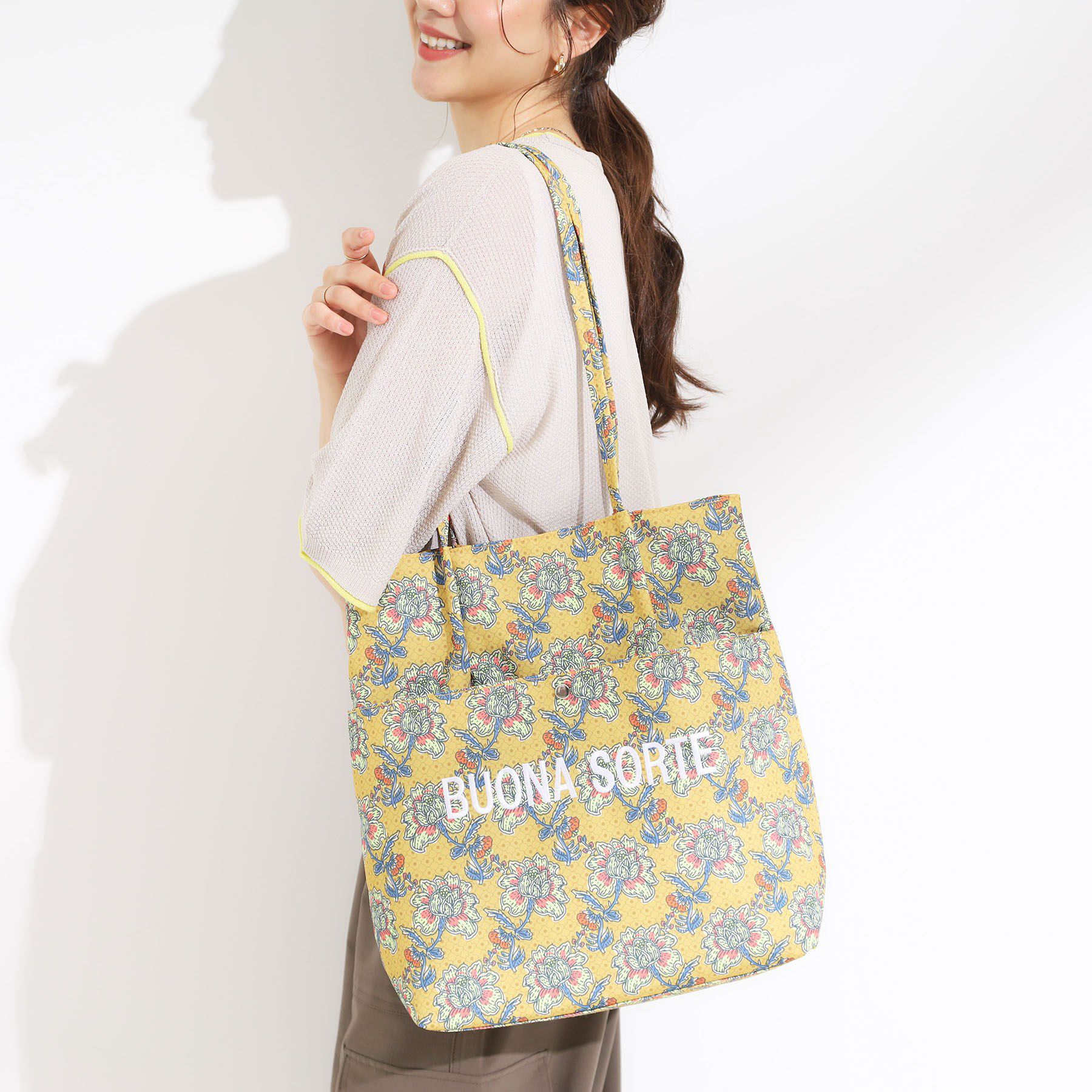 SHOO･LA･RUE「【A4サイズ】幸運を呼び寄せてくれそうな ラタプリント トートバッグ」|トートバッグ|イエロー(132)