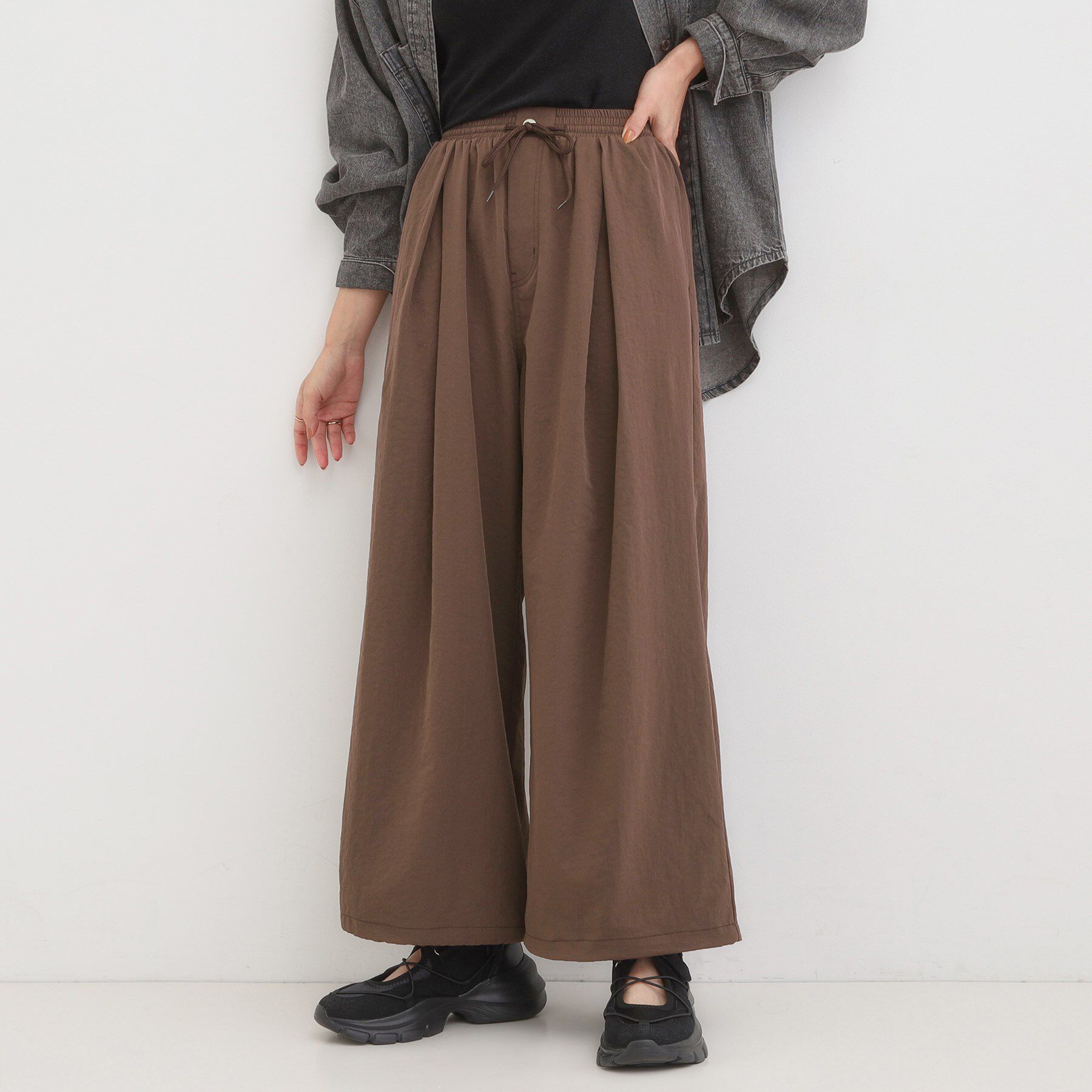 SHOO･LA･RUE「【2WAY/S-LL】シルエット変化を楽しめる ドロスト ワイドカーブパンツ」|その他|ブラウン(043)