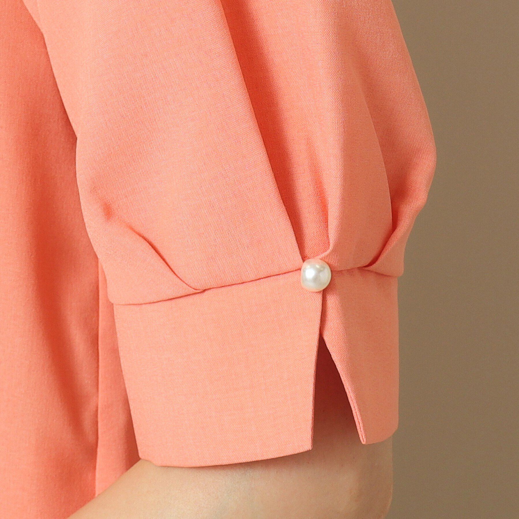 ITS&rsquo;DEMO「【UVカット／吸水速乾／冷感／マシンウォッシャブル】麻調合繊袖パール調ブラウス」|シャツ・ブラウス|