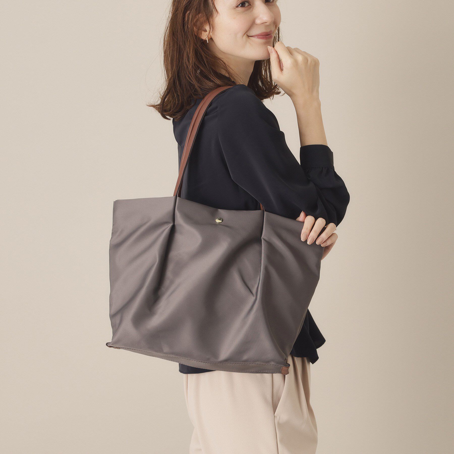 ITS&rsquo;DEMO「【通勤】肩楽PC収納A4トート」|トートバッグ|グレー(012)