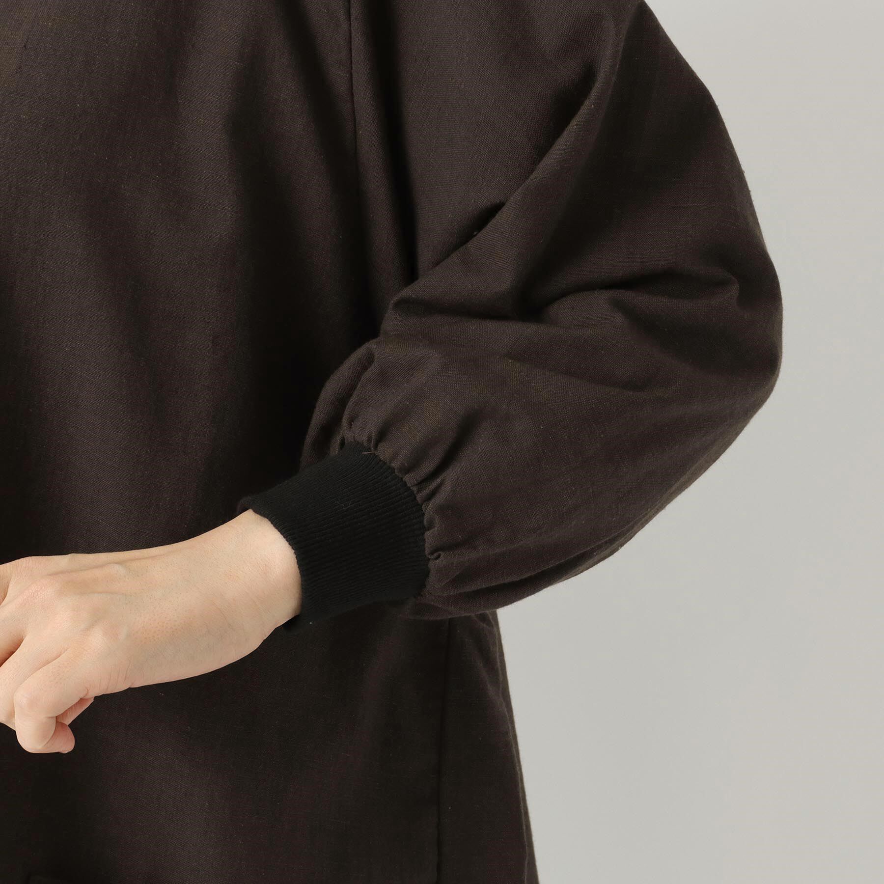 212 KITCHEN STORE「シャンブリック 花びらリブ袖かっぽうぎ BK」|食器・キッチングッズ|