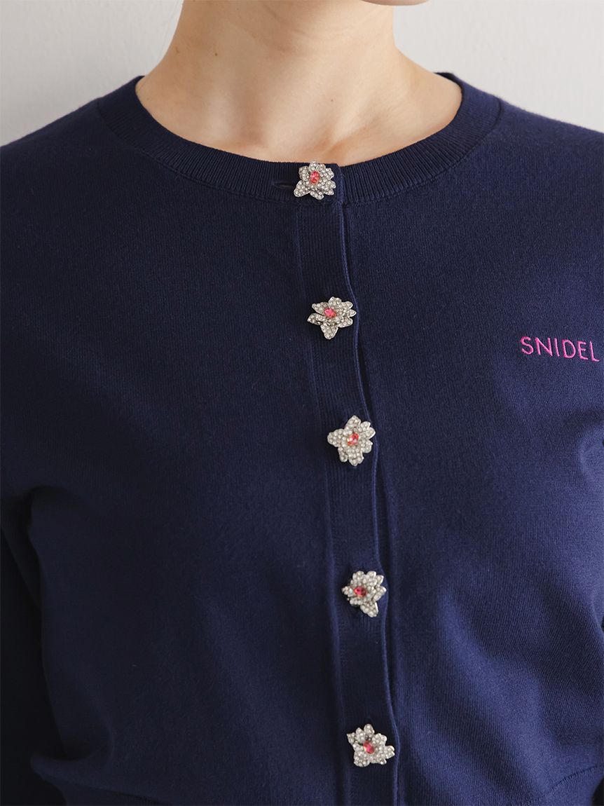 SNIDEL「【FLOWER COLLECTION】ビジューボタンニットカーディガン」|カーディガン|