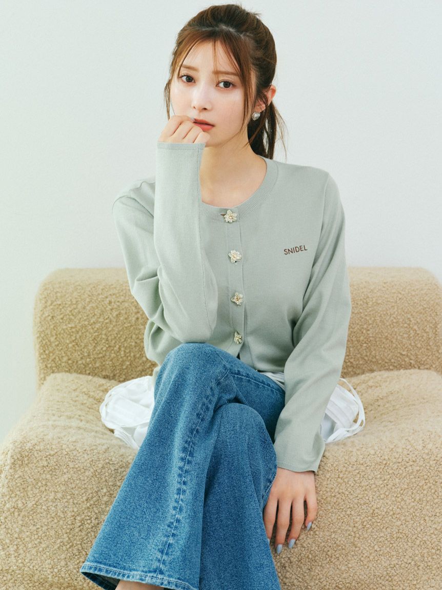 SNIDEL「【FLOWER COLLECTION】ビジューボタンニットカーディガン」|カーディガン|