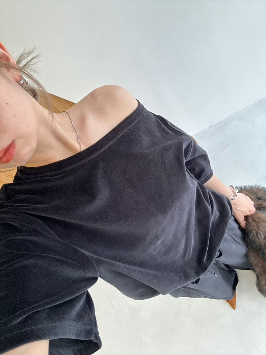 styling/「【WEB限定カラーあり】【セットアップ対応】アシンメトリーベロアトップス」|Tシャツ・カットソー|