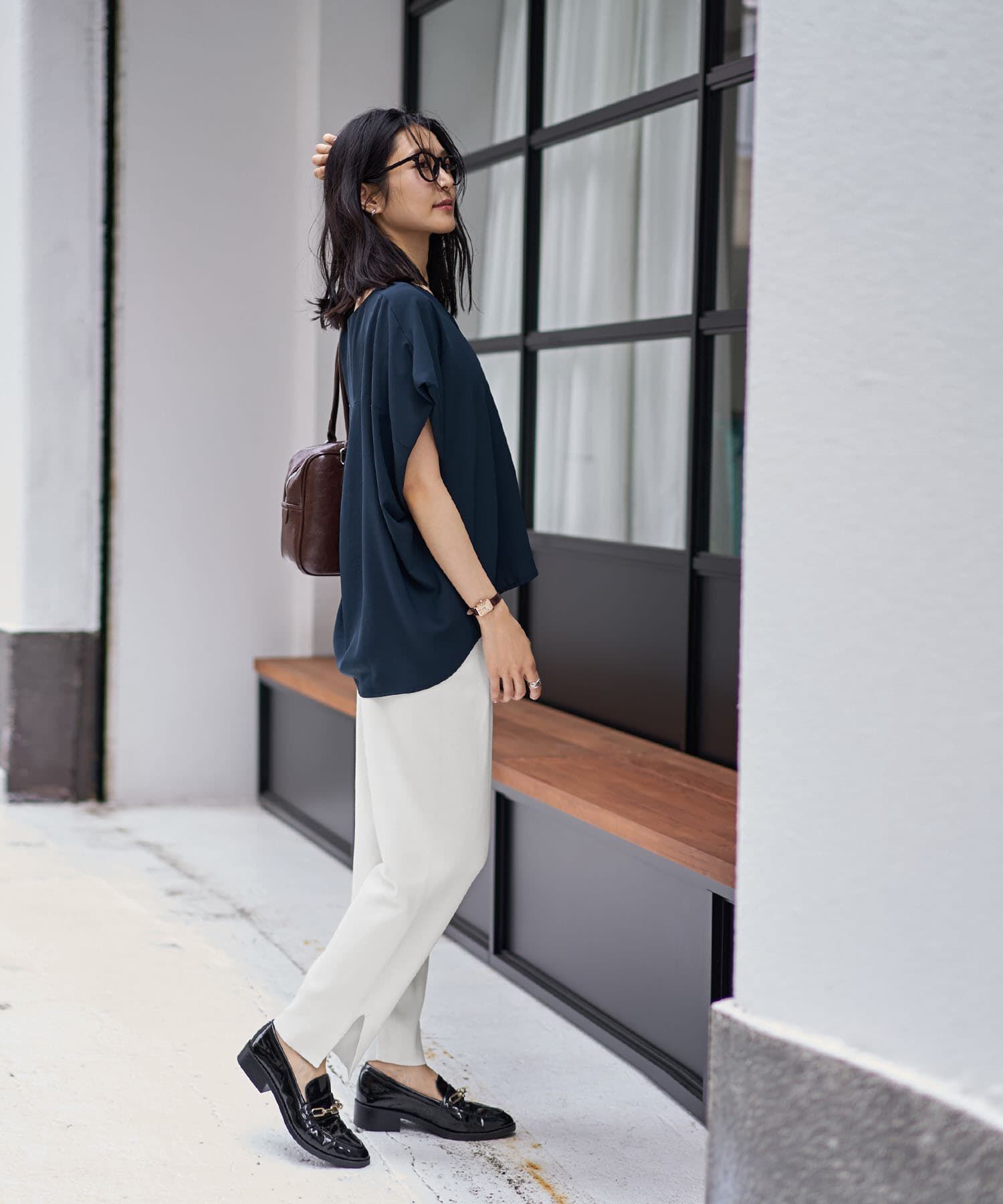 STYLE DELI「薄手でシルキーなドレープVネックブラウス」|シャツ・ブラウス|