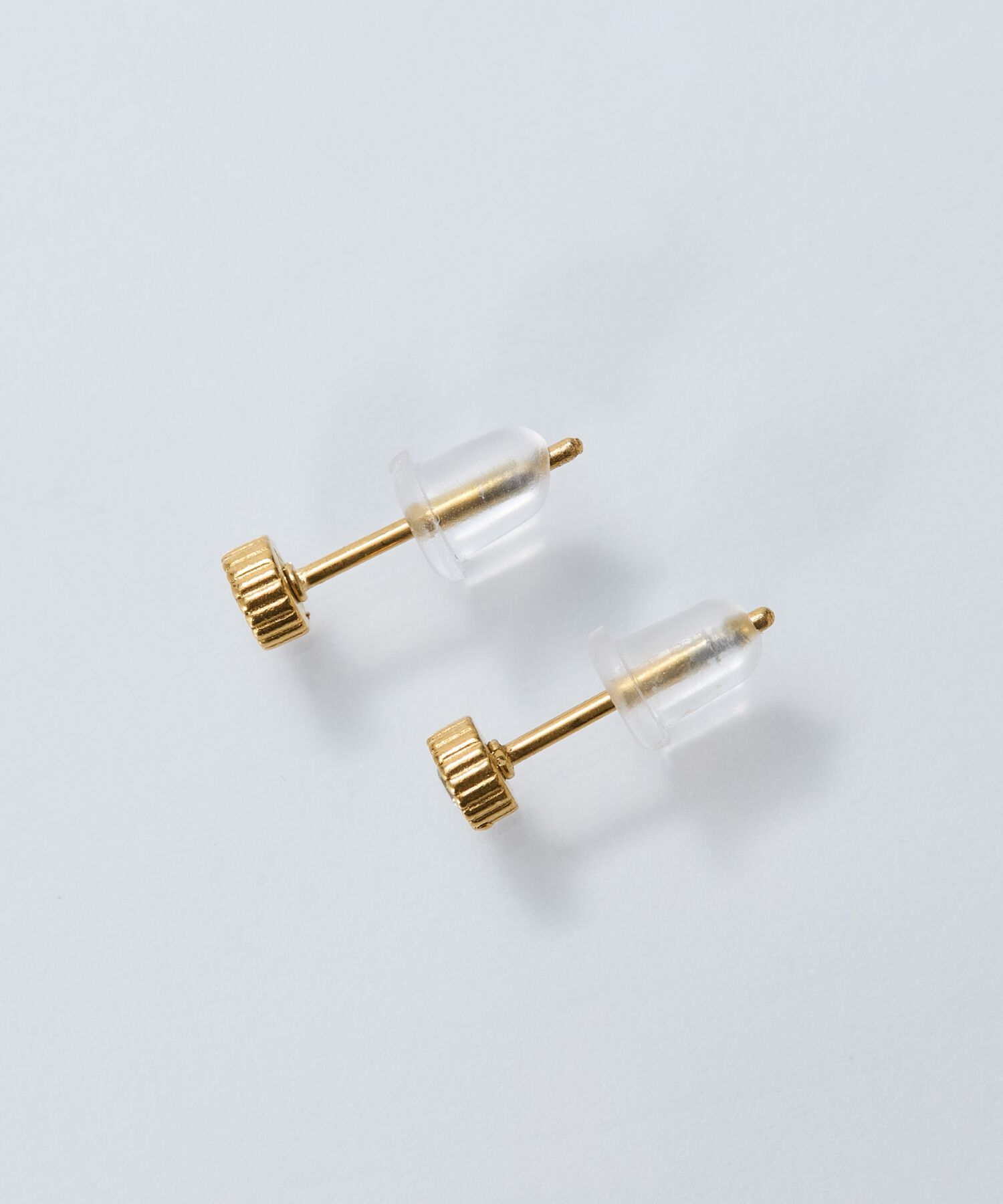 Phoebe「【金属アレルギー対応】プチシャイニングピアス　ゴールド/サージカルステンレス」|ピアス|