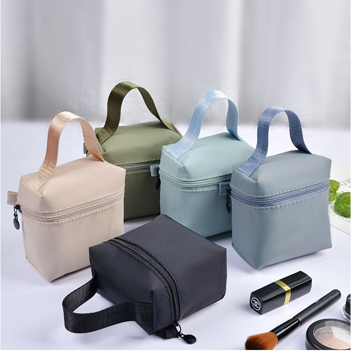 BACKYARD FAMILY「化粧ポーチ 縦型 メイクポーチ 自立 通販 ポーチ マチあり タテ 縦 トイレタリー 小物入れ」|ポーチ|