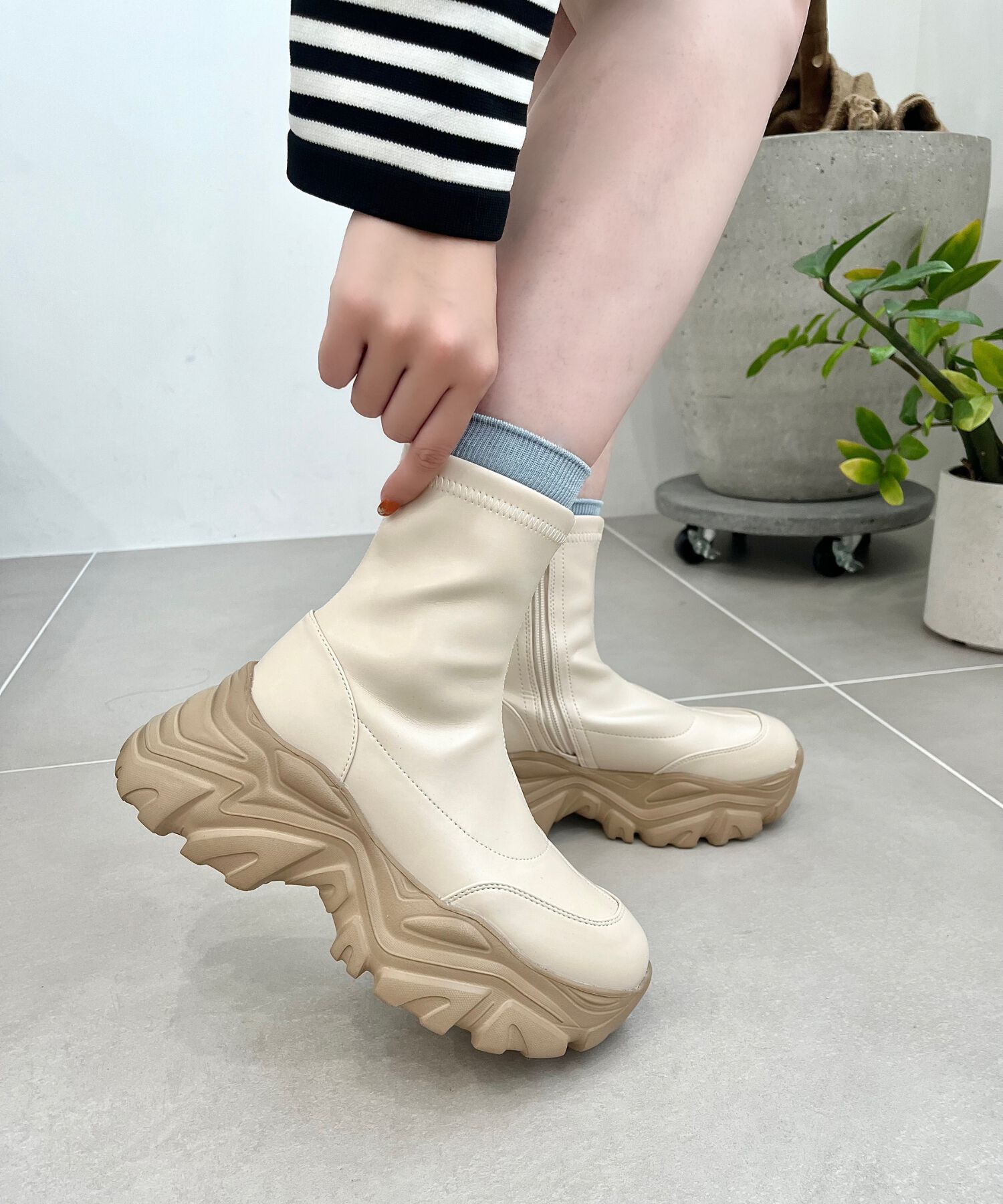 ORiental TRaffic「【 軽量 ・ 厚底 】 スニーカーソール ショートブーツ /41412 ストレッチ 美脚」|スニーカー|WHITE