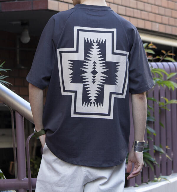 GLOSTER「【PENDLETON/ペンドルトン】バックプリント ラグランTシャツ ラウンドテール」|Tシャツ・カットソー|チャコールグレー