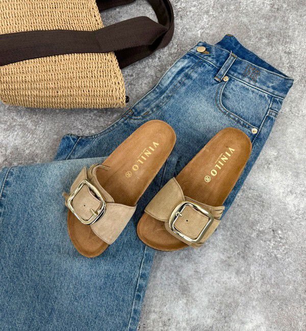 fredy emue「【VINILO/ヴィニーロ】スエードフリンジバックルスライドサンダル」|サンダル|ベージュ