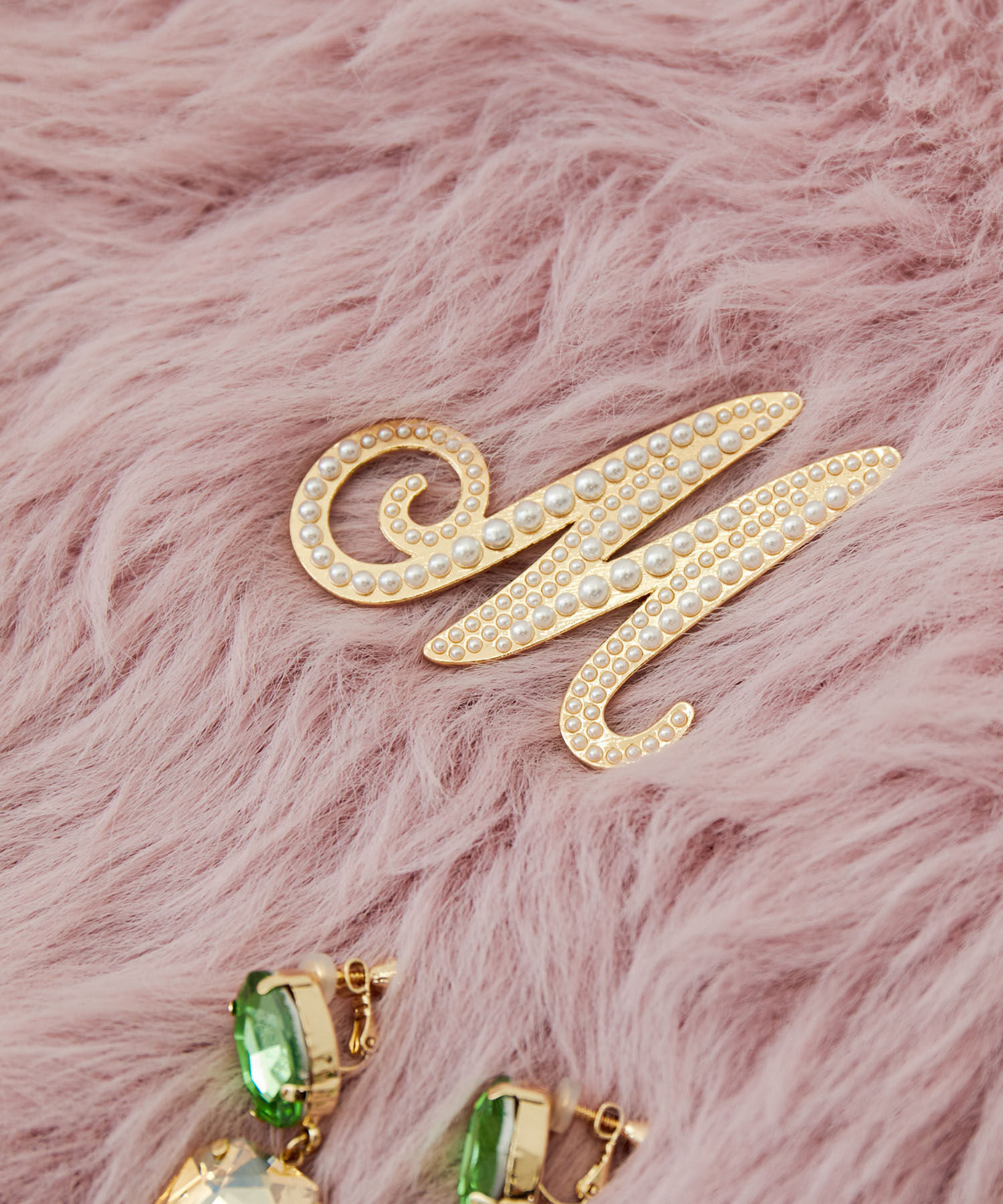 VIS「パールイニシャルブローチ」|ブローチ・コサージュ|ゴールド系(91)