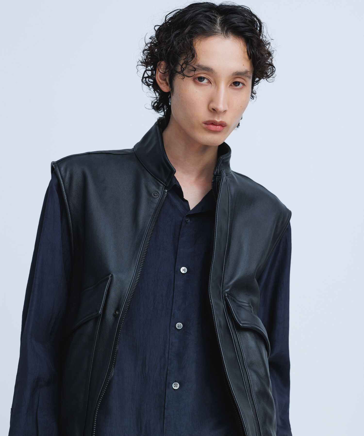 ADAM ET ROPE'「ラムレザー ベスト/サスティナブル」|その他|ブラック(01)