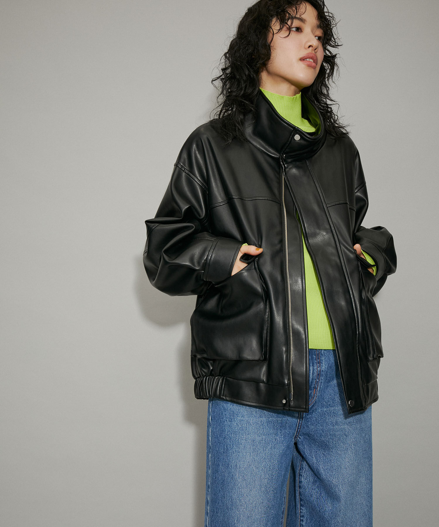 ADAM ET ROPE'「【WEB限定】スタンドネックフェイクレザージャケット」|ライダースジャケット|ブラック(01)