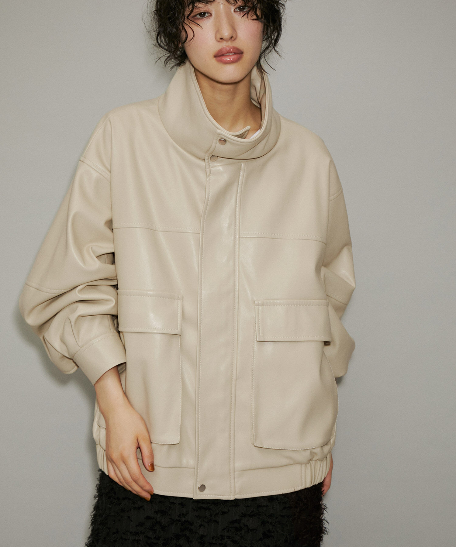 ADAM ET ROPE'「【WEB限定】スタンドネックフェイクレザージャケット」|ライダースジャケット|