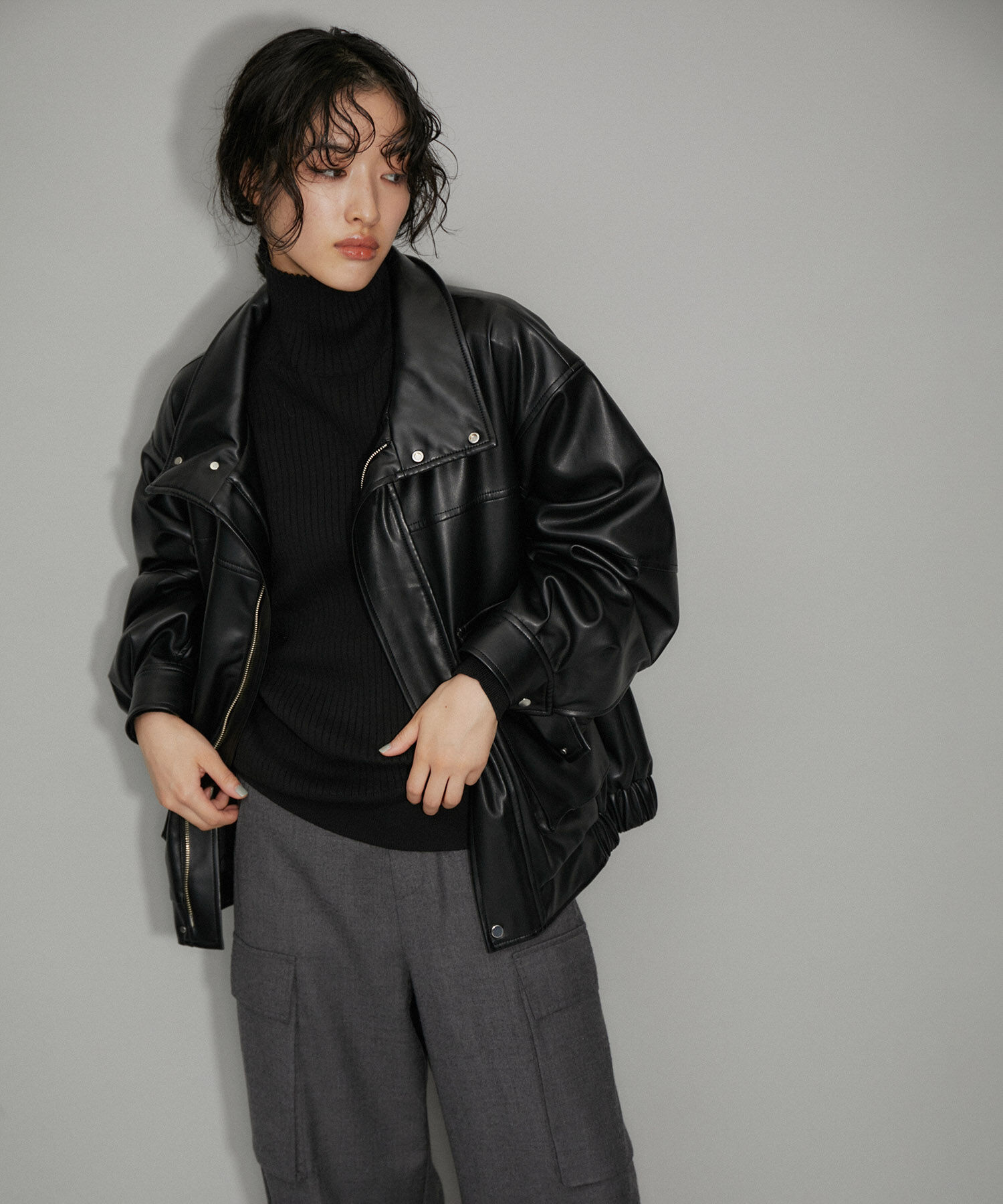 ADAM ET ROPE'「【WEB限定】スタンドネックフェイクレザージャケット」|ライダースジャケット|