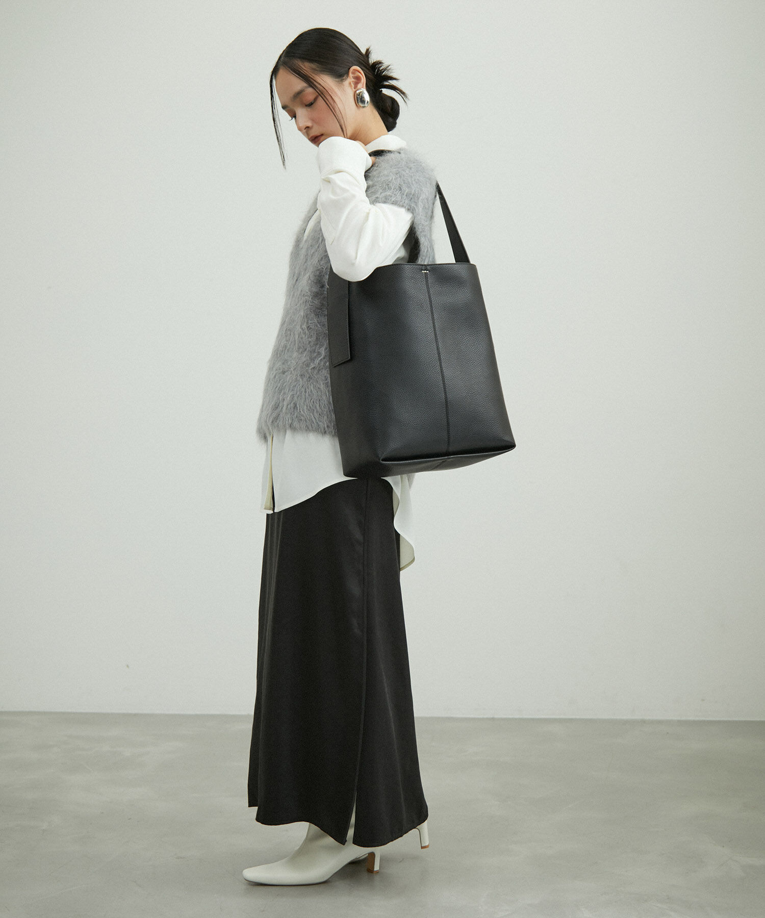 ADAM ET ROPE'「【サステナブル・一部WEB限定カラー】軽量シュリンクワンハンドルバッグ」|ショルダー・メッセンジャー|