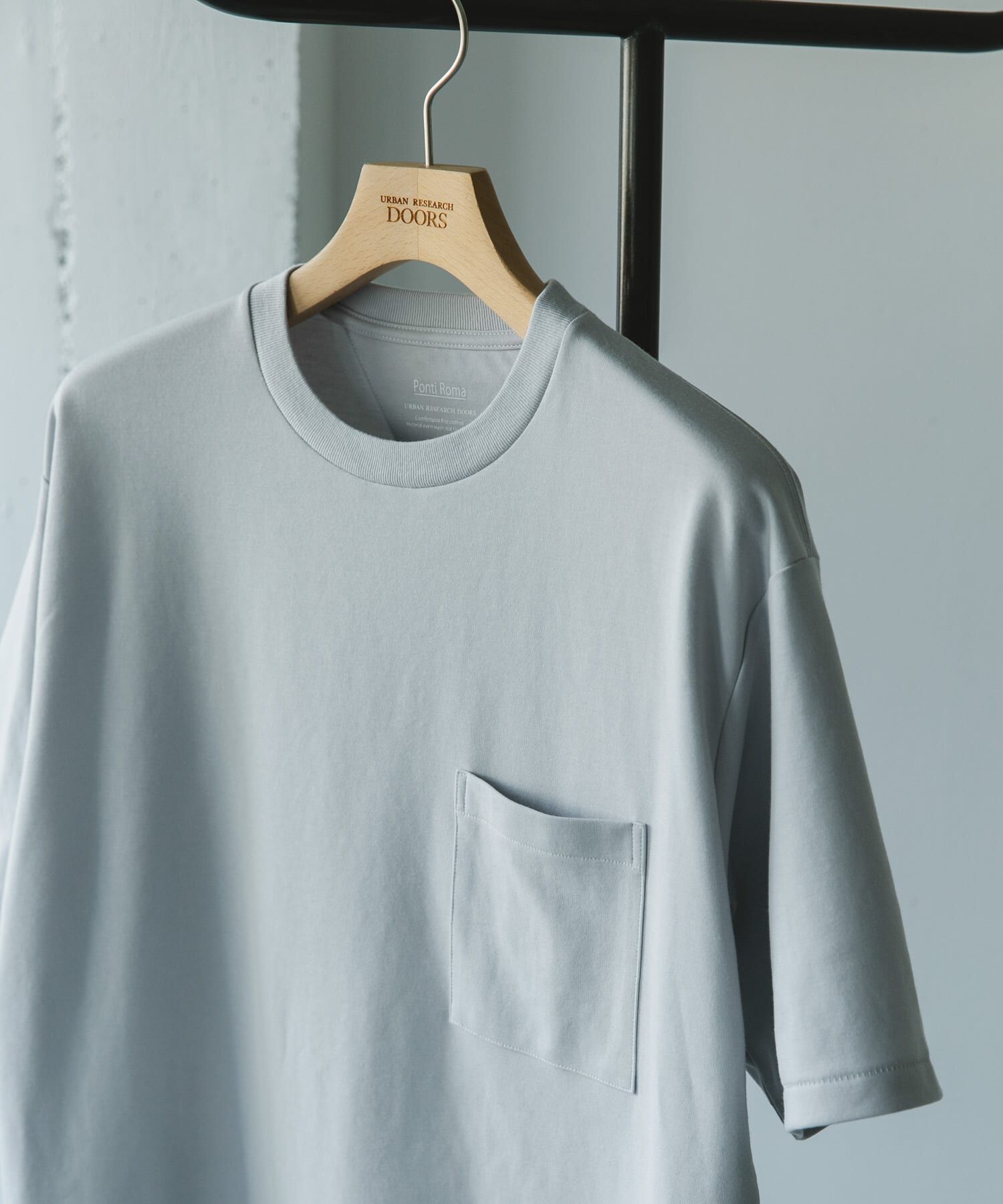 URBAN RESEARCH DOORS「『Sサイズ/WEB限定』ポンチポケットショートスリーブTシャツ」|Tシャツ・カットソー|ライトグレー