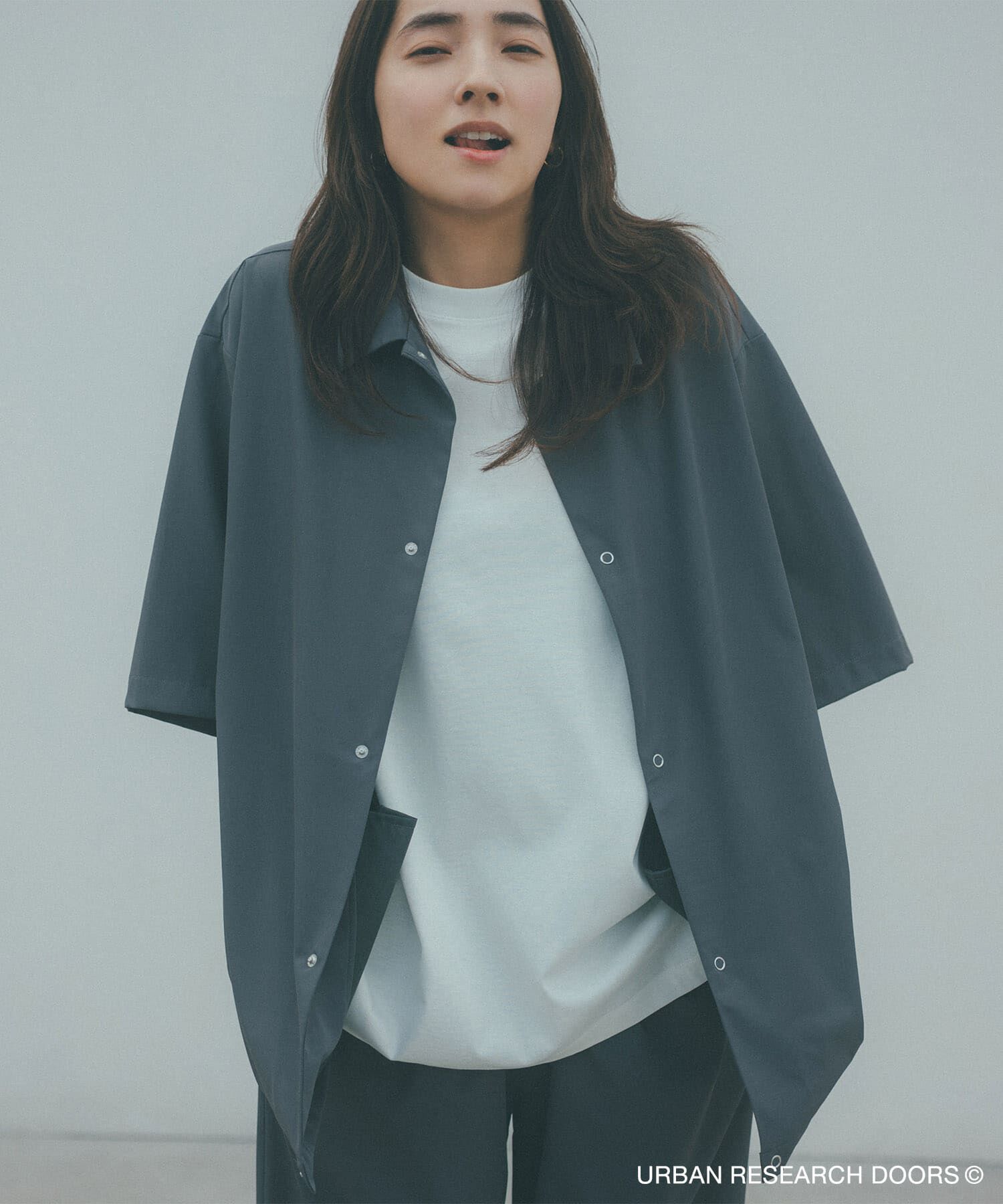 URBAN RESEARCH DOORS「『仁村紗和さん着用』『UR TECH』サマシェア シャツカーディガン」|シャツ・ブラウス|グレー