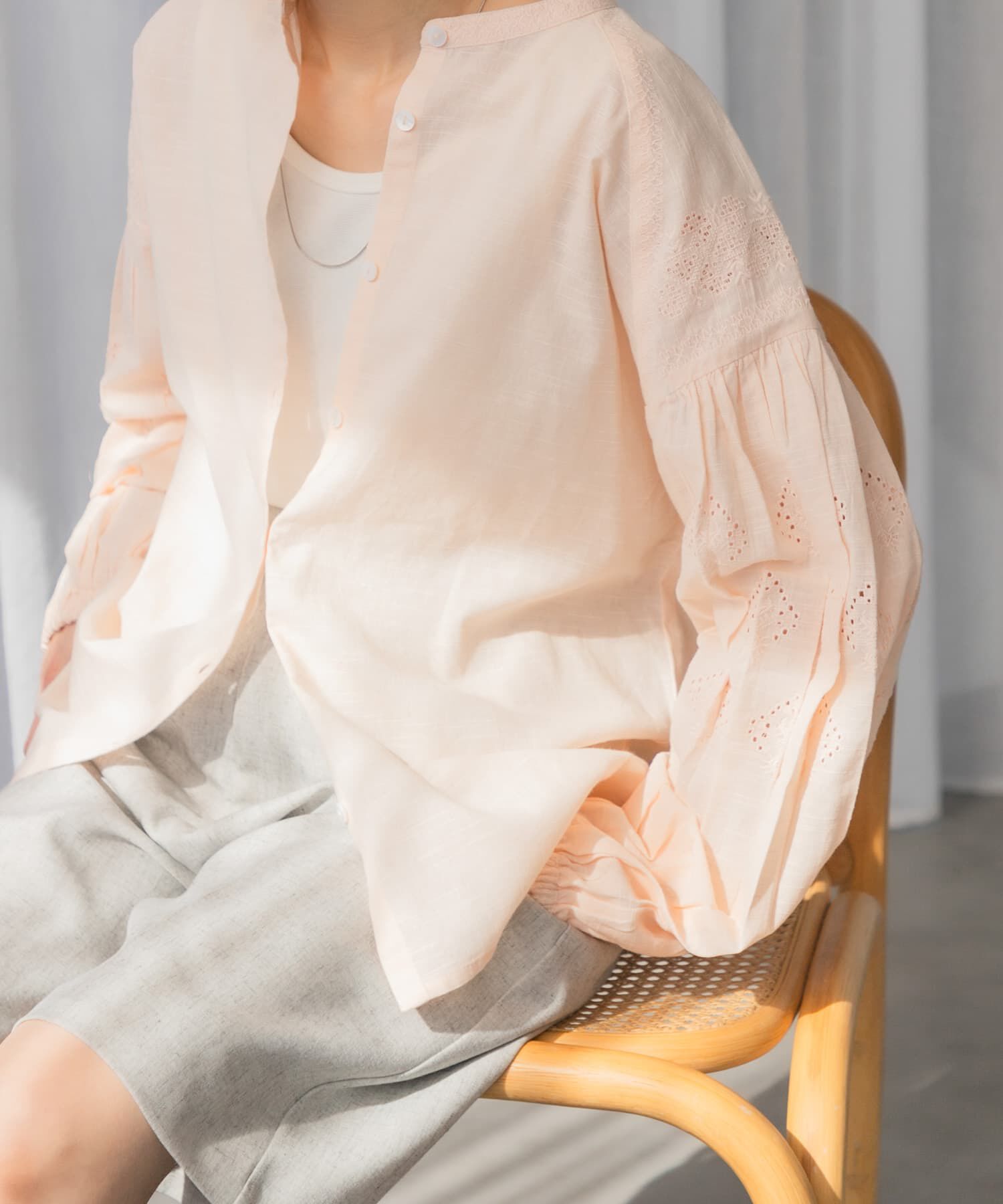 URBAN RESEARCH DOORS「刺繍ボリュームスリーブブラウス」|シャツ・ブラウス|