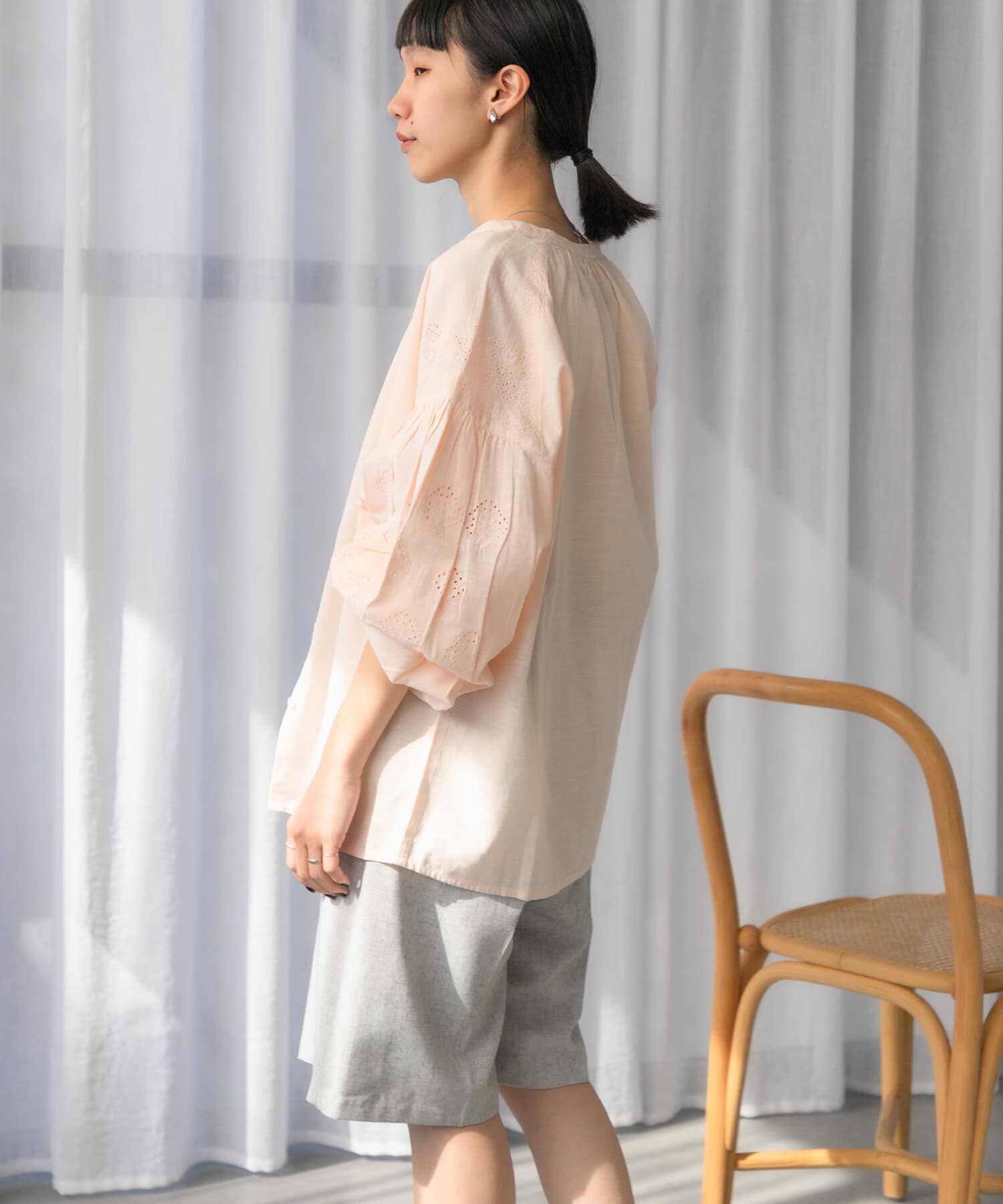 URBAN RESEARCH DOORS「刺繍ボリュームスリーブブラウス」|シャツ・ブラウス|