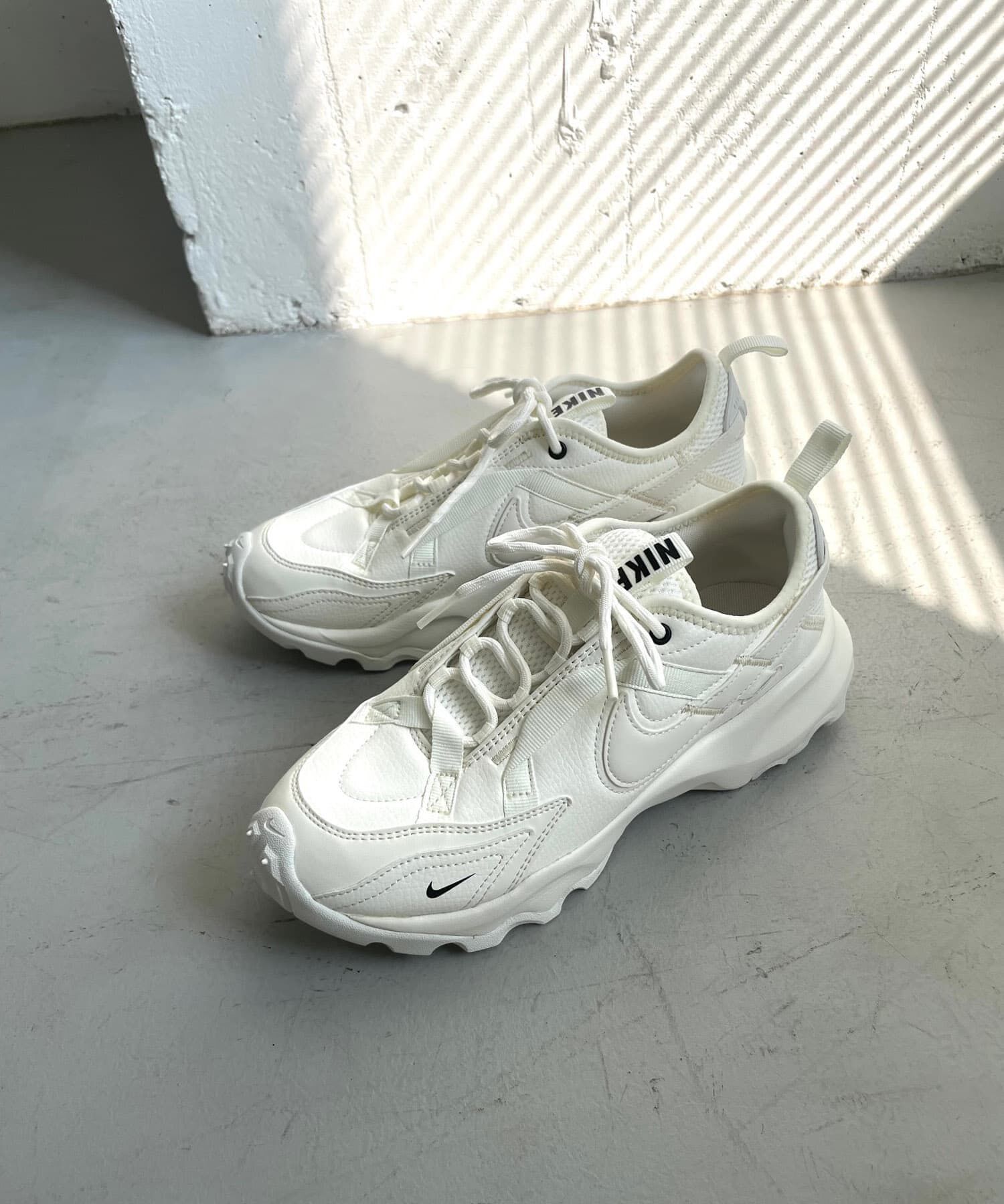 URBAN RESEARCH DOORS「NIKE　TC7900」|スニーカー|オフホワイト