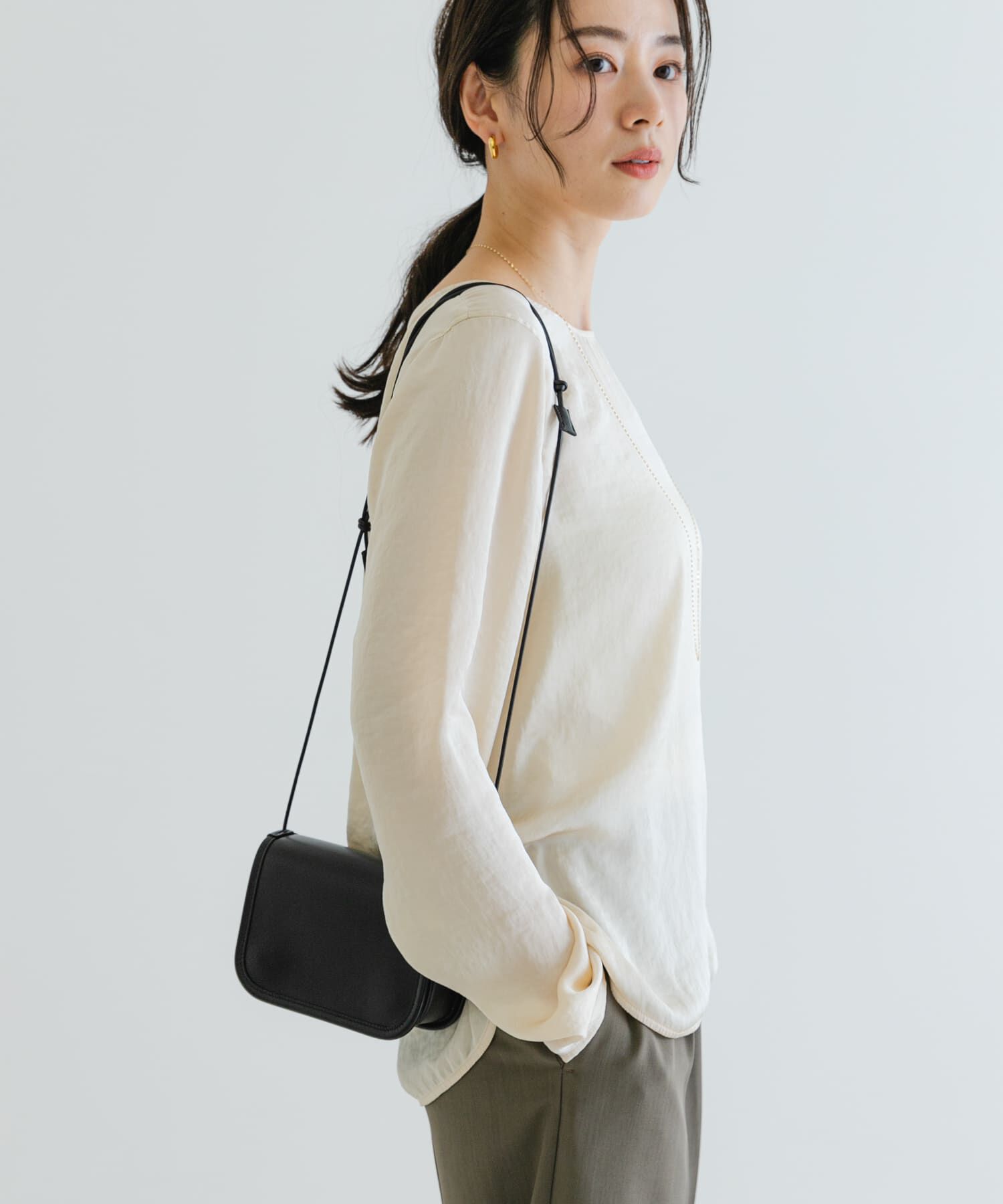 URBAN RESEARCH「ヴィンテージサテンブラウス」|シャツ・ブラウス|