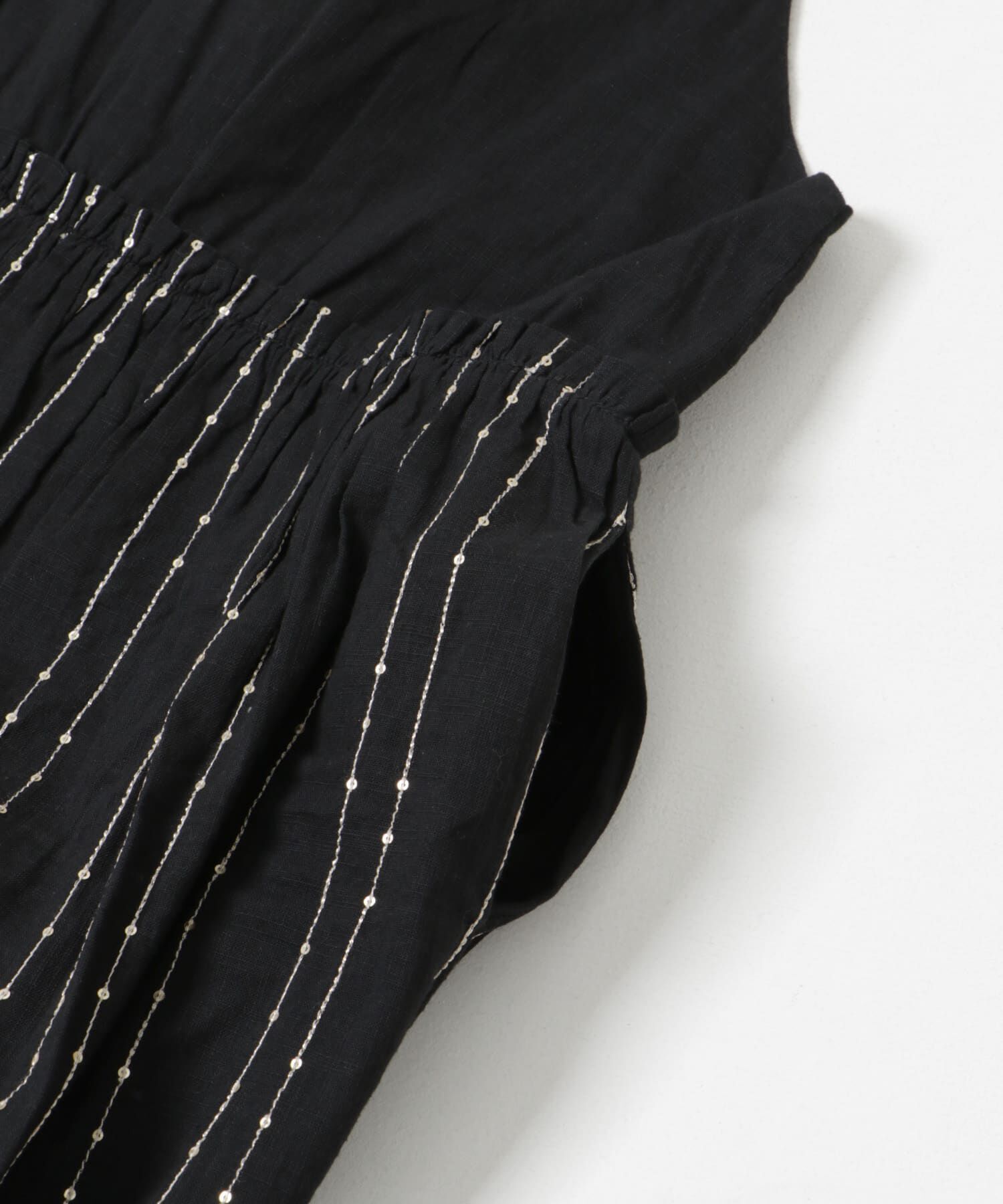 URBAN RESEARCH「スパンコール刺繍キャミワンピース」|ワンピース|