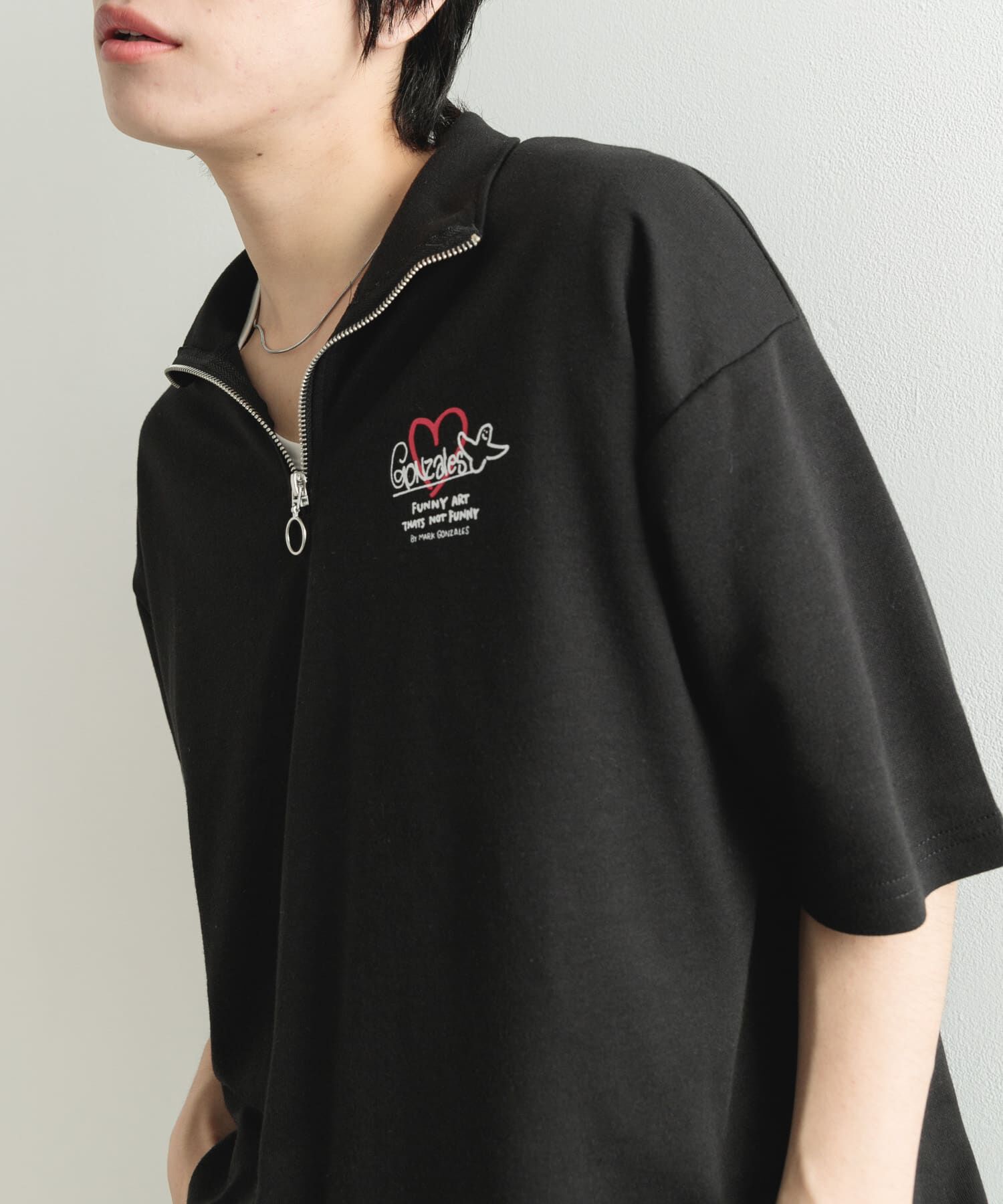 SENSE OF PLACE by URBAN RESEARCH「『WEB限定』Mark Gonzales　スタンドハーフZIPドローコードTシャツ」|Tシャツ・カットソー|