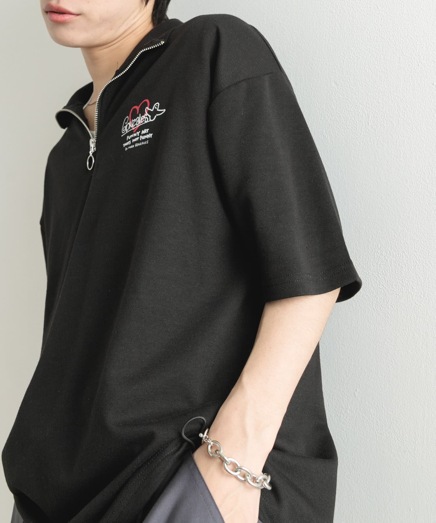 SENSE OF PLACE by URBAN RESEARCH「『WEB限定』Mark Gonzales　スタンドハーフZIPドローコードTシャツ」|Tシャツ・カットソー|