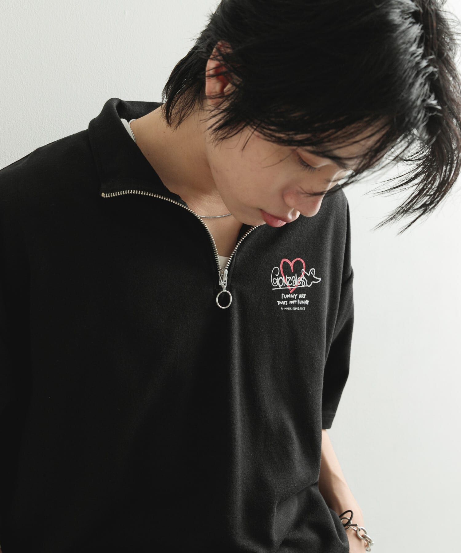 SENSE OF PLACE by URBAN RESEARCH「『WEB限定』Mark Gonzales　スタンドハーフZIPドローコードTシャツ」|Tシャツ・カットソー|