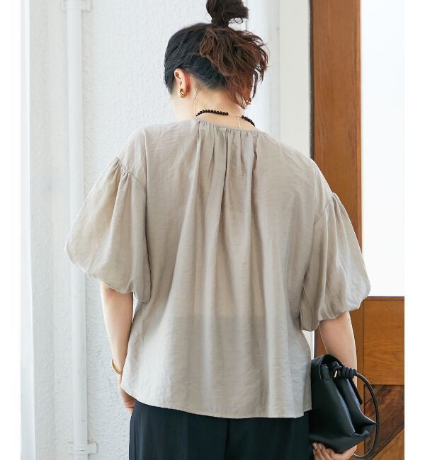  「《手洗い可能》サテンノーカラーバルーンブラウス」|シャツ・ブラウス|