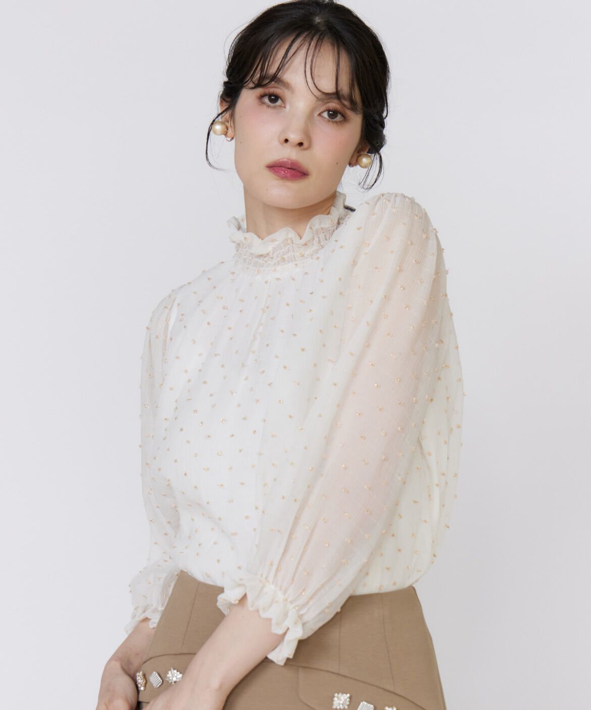 Maglie le cassetto「《美人百花9月号掲載》《M Maglie le cassetto》ﾄﾞｯﾄﾗﾒ楊柳ｼﾞｬｶﾞｰ 」|シャツ・ブラウス|オフホワイト1