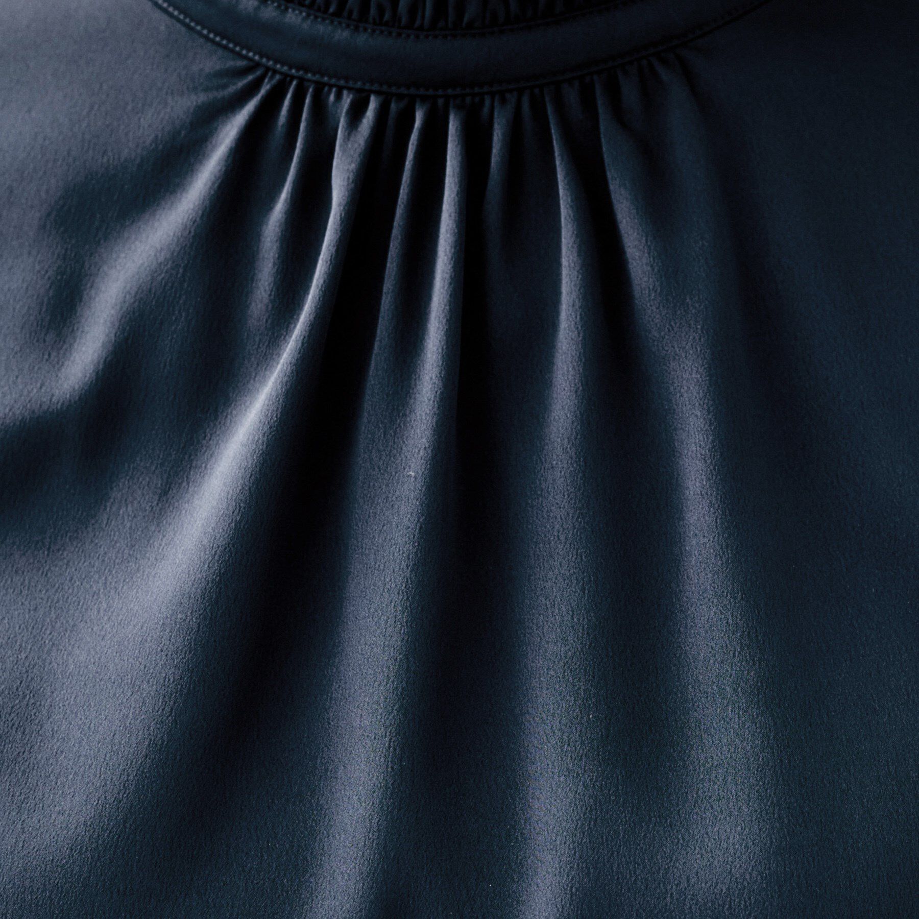 UNTITLED「ハイネックフリル ブラウス」|シャツ・ブラウス|