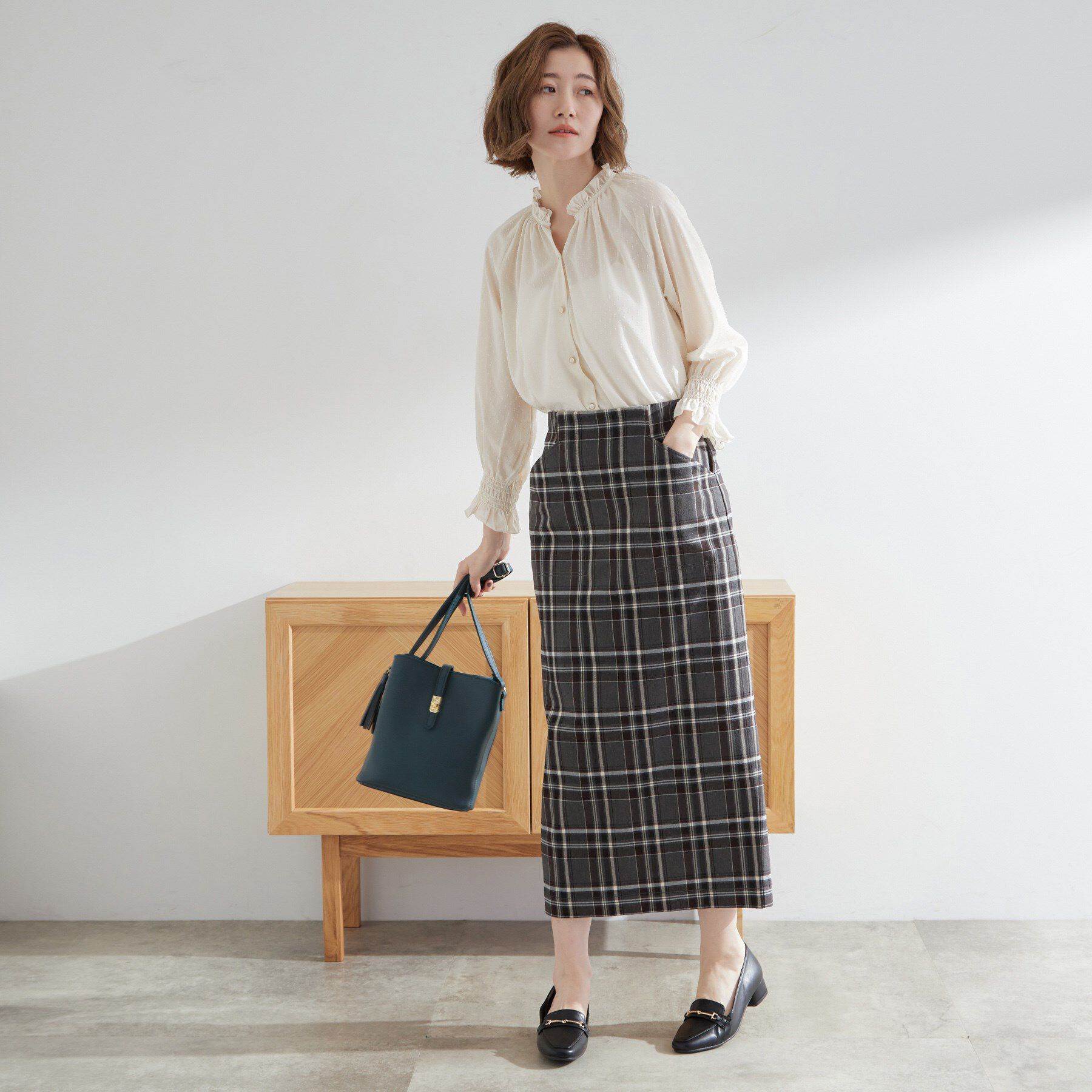 grove「衿もとすっきり一枚で映える 涼しげ秋色チェックブラウス」|シャツ・ブラウス|