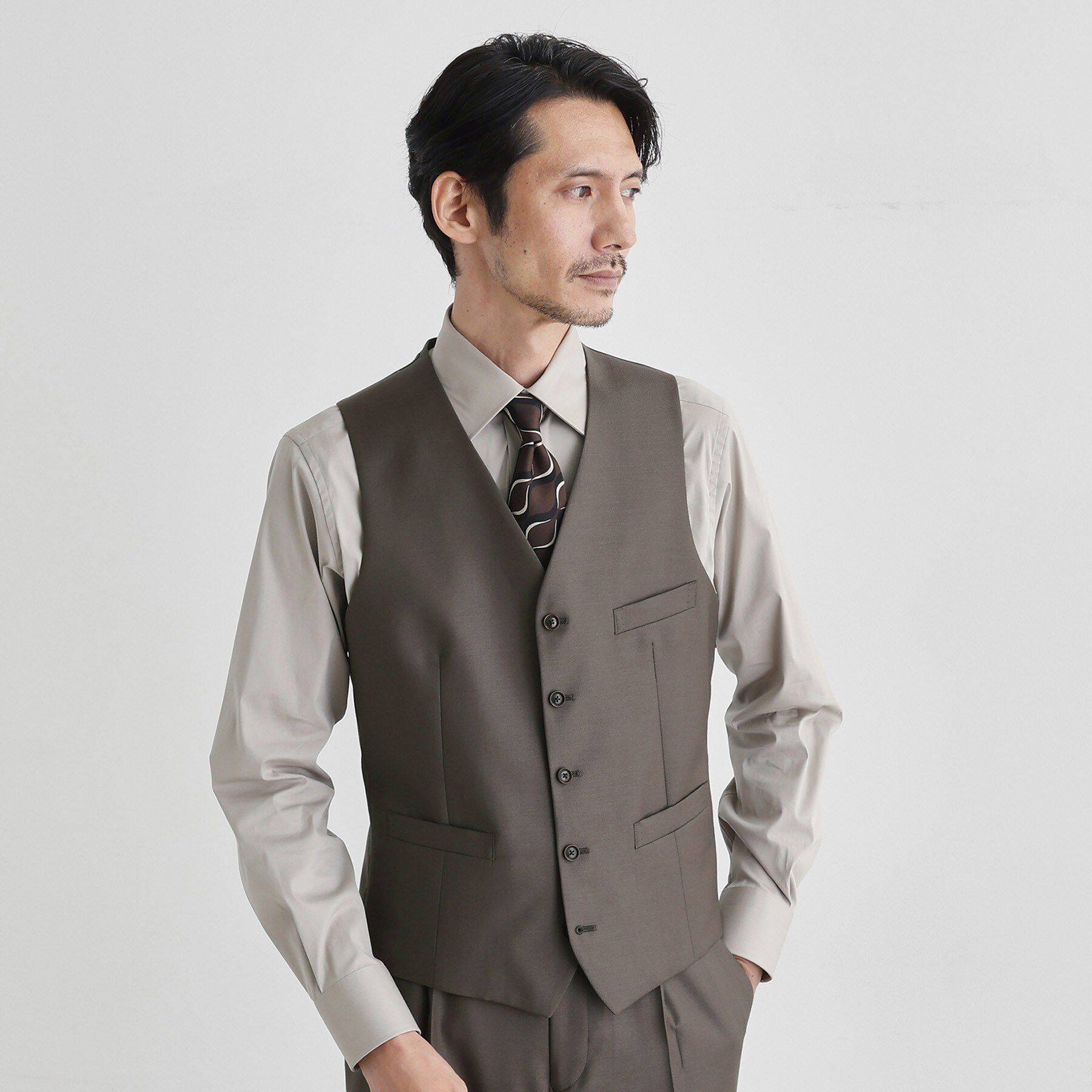 TAKEO KIKUCHI「ドーメル サージ ベスト」|スーツ|モカブラウン(042