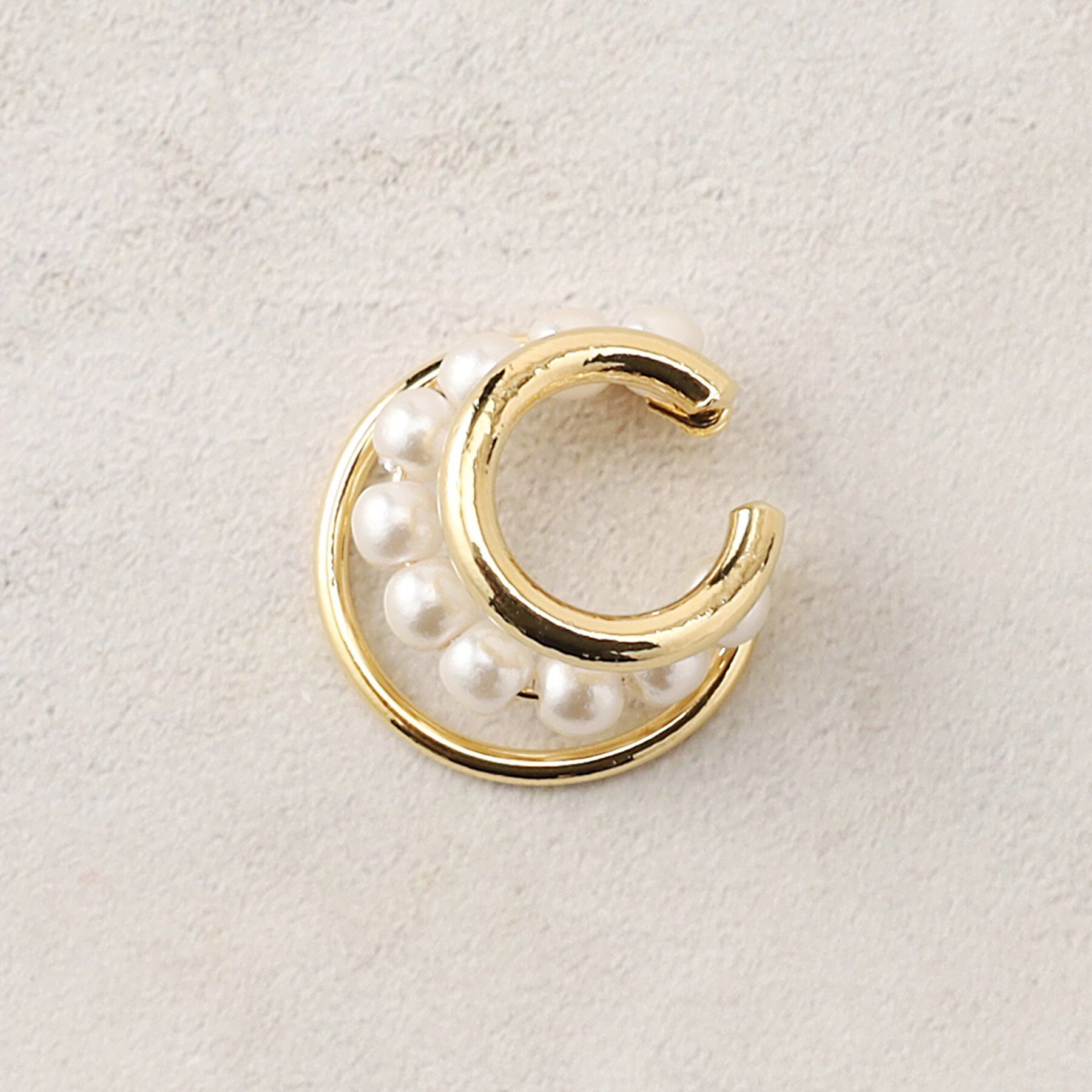 OPAQUE.CLIP「メタル&times;フェイクパールイヤーカフ」|イヤリング|