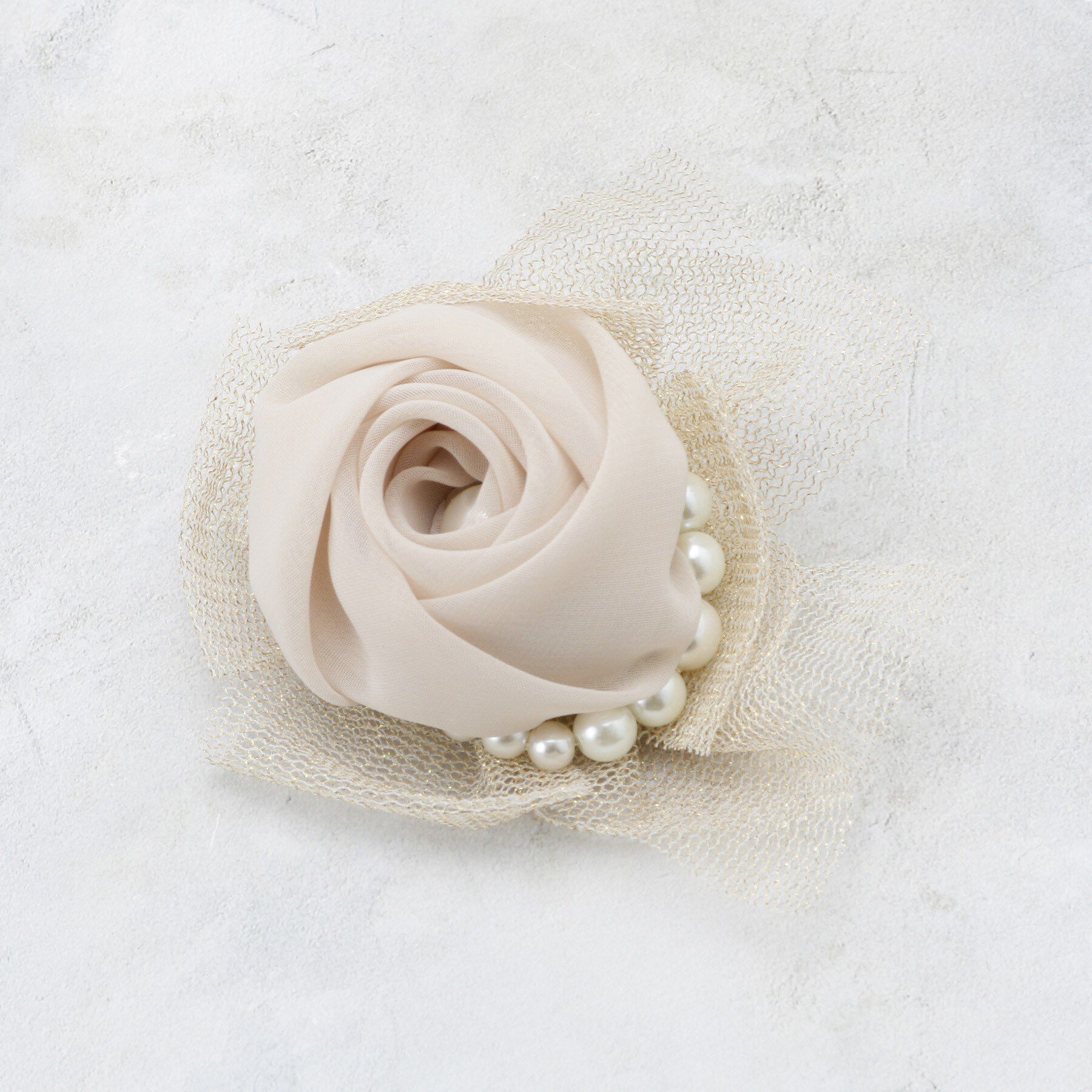 OPAQUE.CLIP「ラメチュールシフォン&times;フェイクパールコサージュ」|ブローチ・コサージュ|