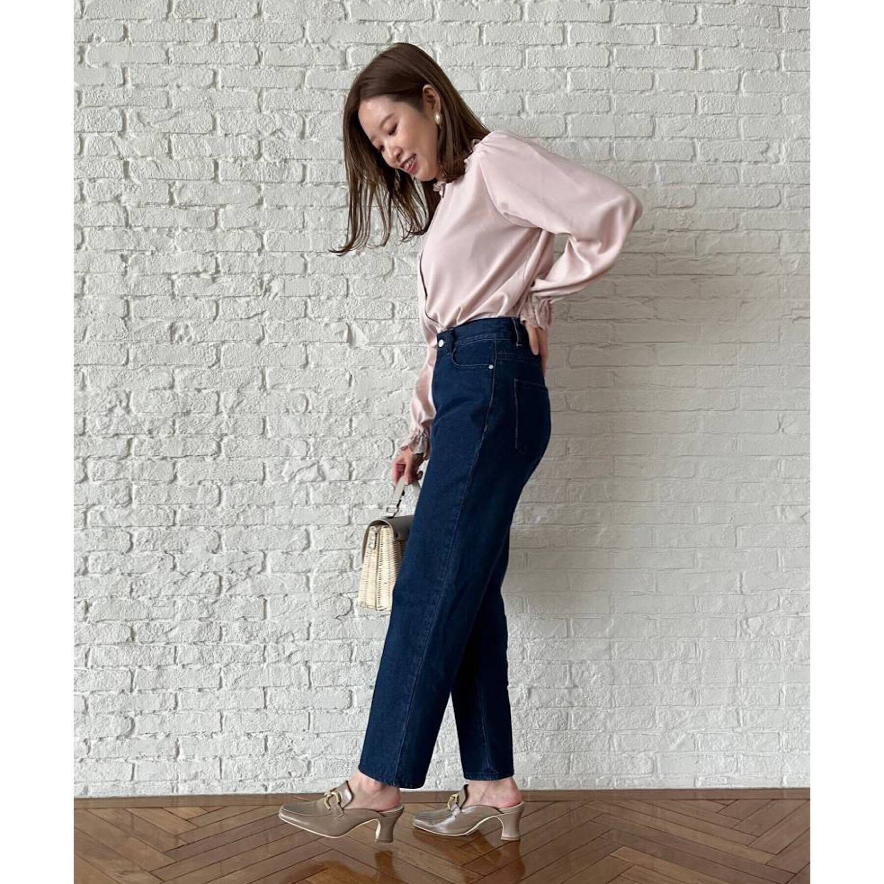 Couture broach「【大人可愛いデニムスタイル】リボン刺繍テーパードデニム」|デニム|