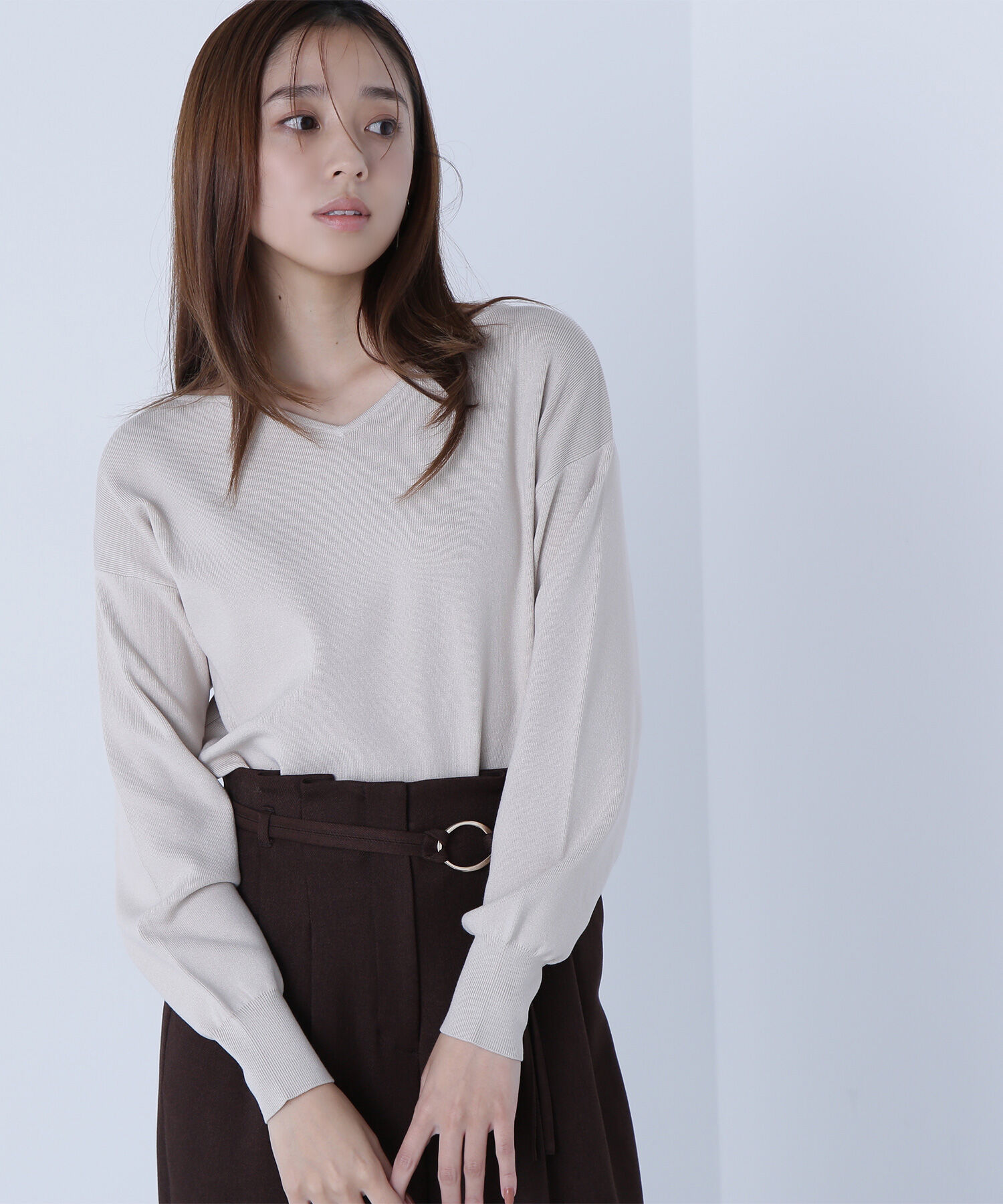  「総針ベーシックシリーズ ニュアンスVネックニット」|ニット・セーター|ベージュ