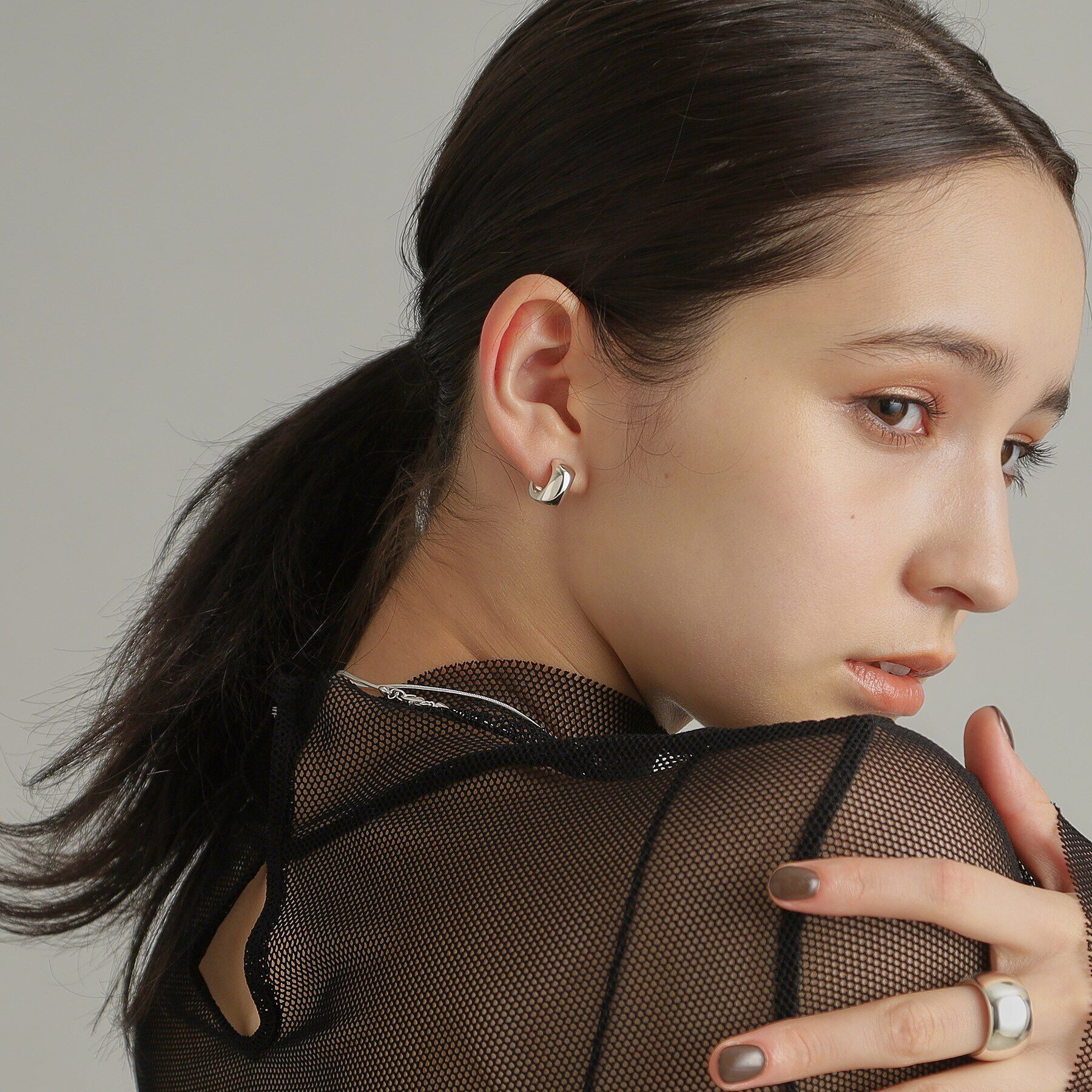 COCOSHNIK ONKITSCH「シルバー スモールフープ スロープカットピアス」|ピアス|