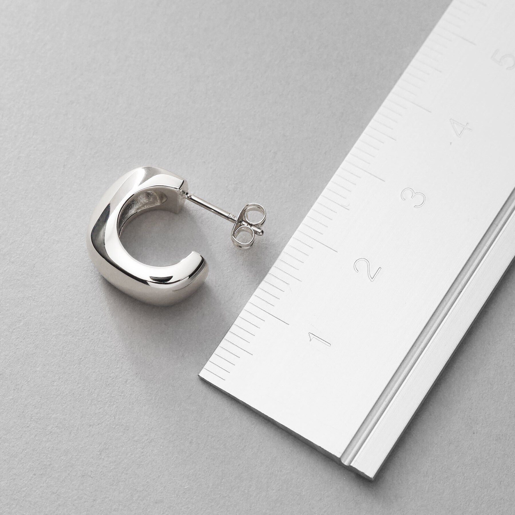 COCOSHNIK ONKITSCH「シルバー スモールフープ スロープカットピアス」|ピアス|