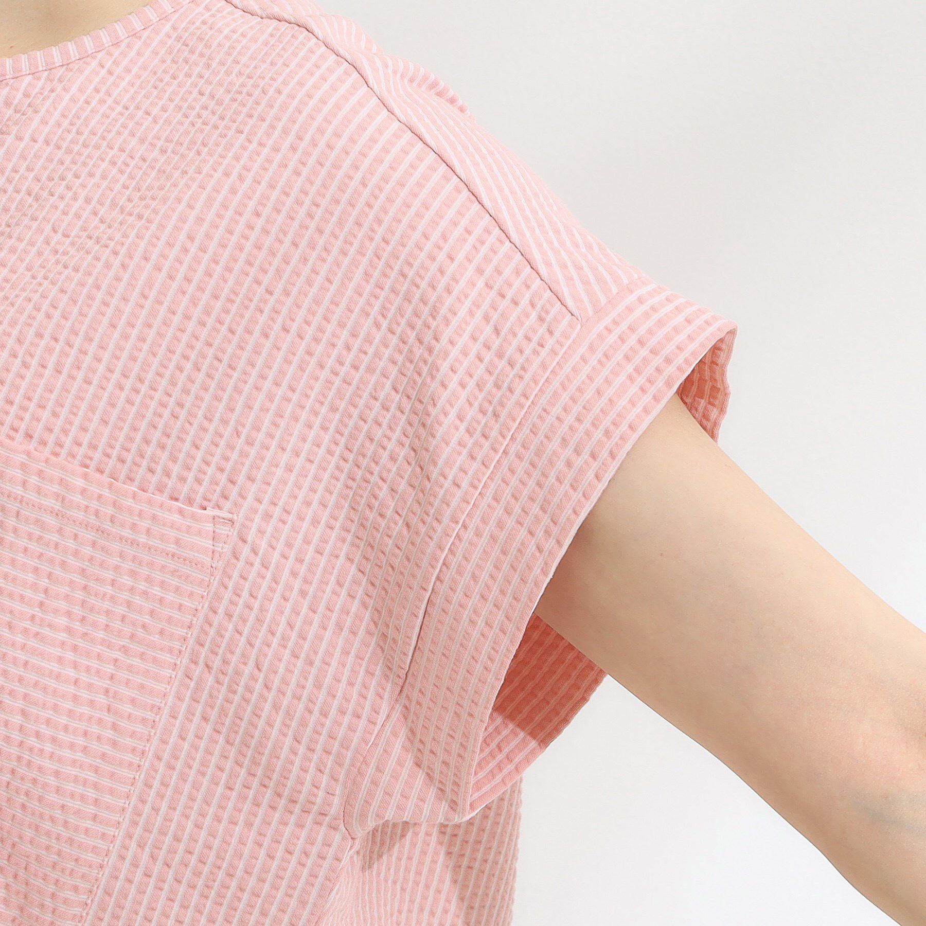 SHOO･LA･RUE「【洗える/S-LL】シルエット変化を楽しめる サッカーストライプ柄スキッパートップス」|Tシャツ・カットソー|