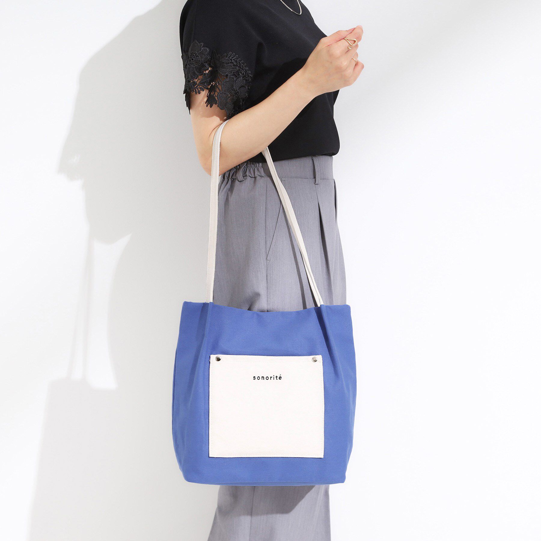 SHOO･LA･RUE「シンプルだから使いやすい つまみハンドル帆布トートバッグ」|トートバッグ|ブルー(092)