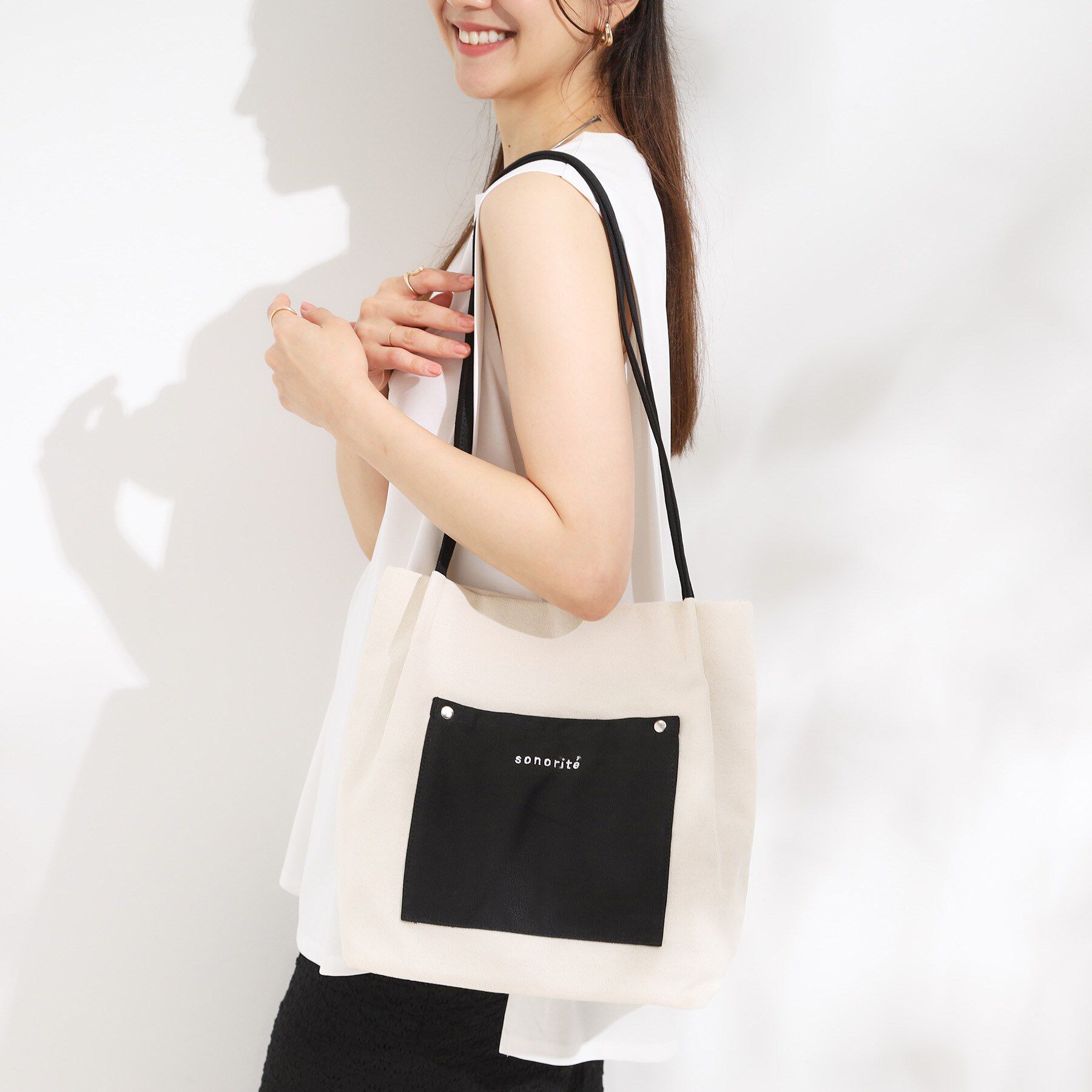 SHOO･LA･RUE「シンプルだから使いやすい つまみハンドル帆布トートバッグ」|トートバッグ|ブラック(519)