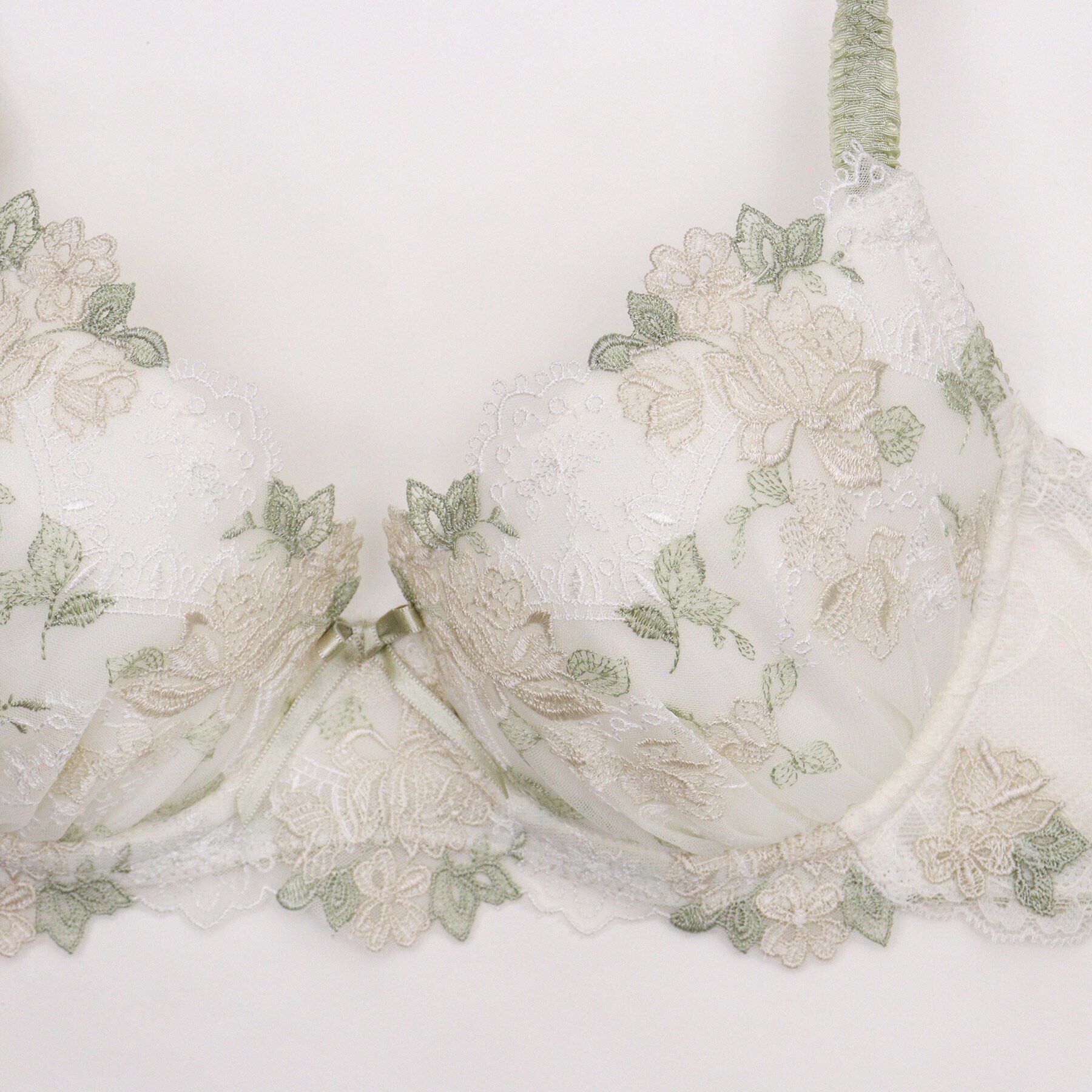 Risa Magli「イーシャ ブラジャー（B-D）＜サイドシェイプ＞」|インナー|