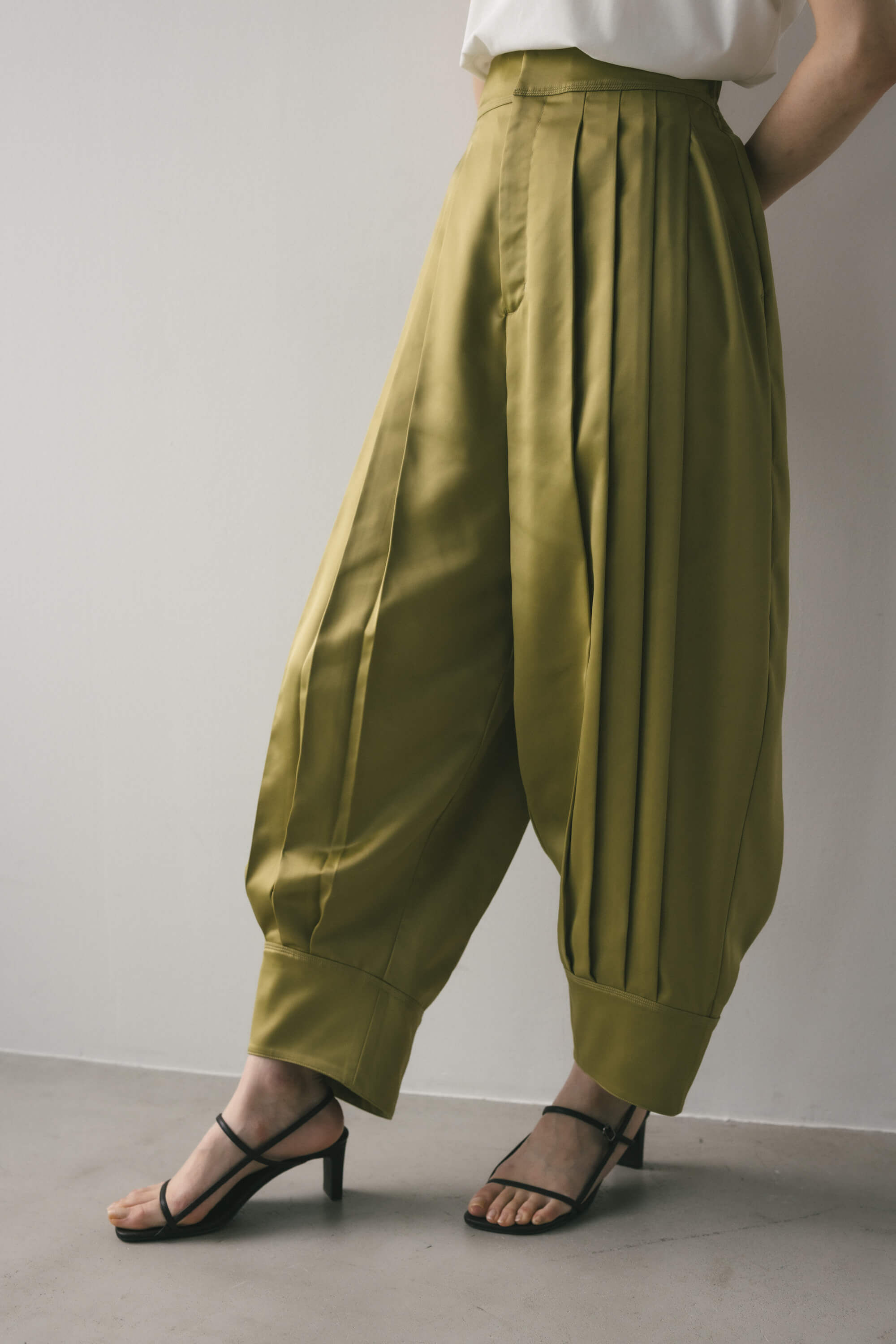 STYLEMIXER「サテンプリーツカフタックパンツ」|その他|