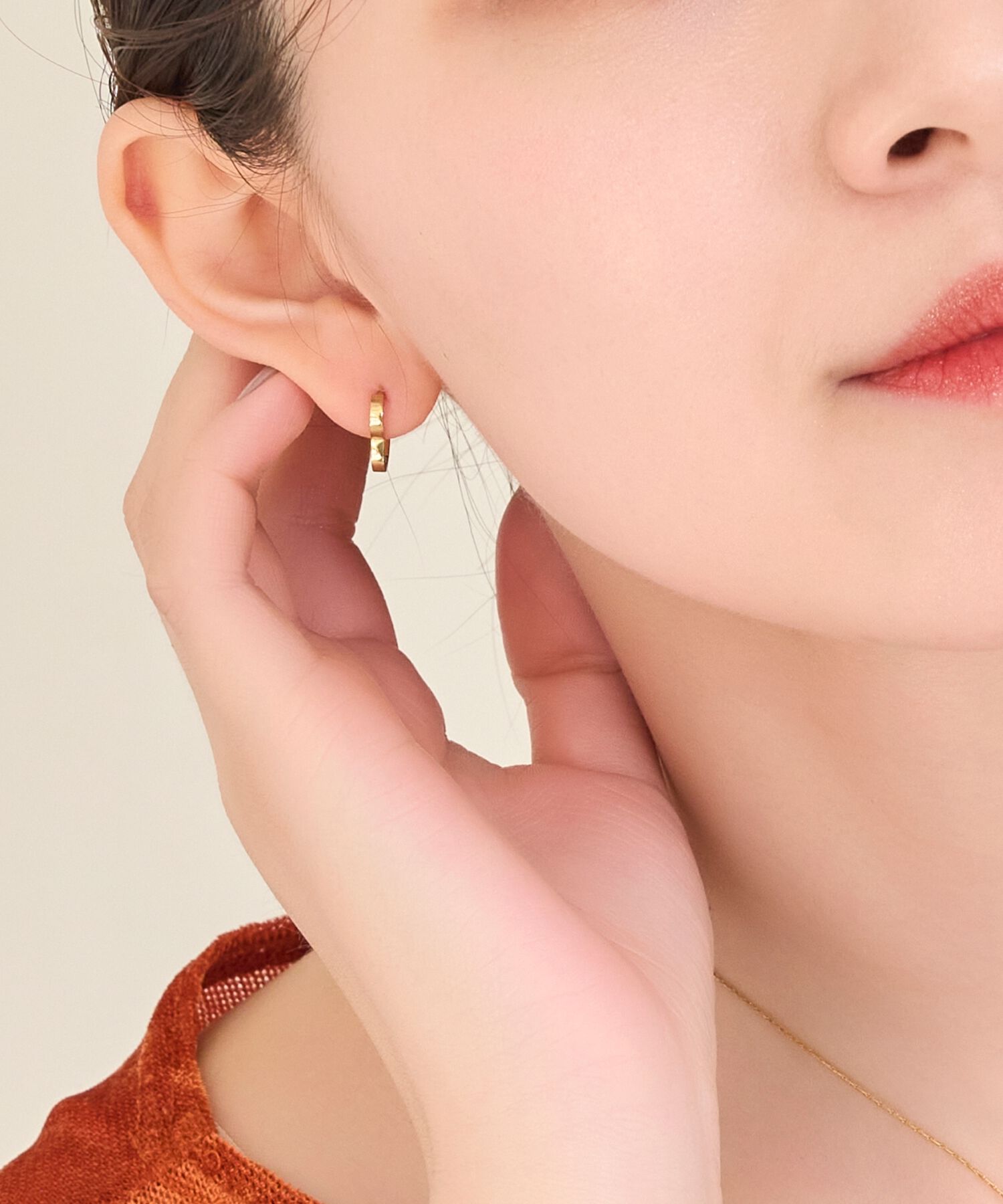 Phoebe「【金属アレルギー対応】ハートフープワンタッチピアス　ゴールド/サージカルステンレス」|ピアス|