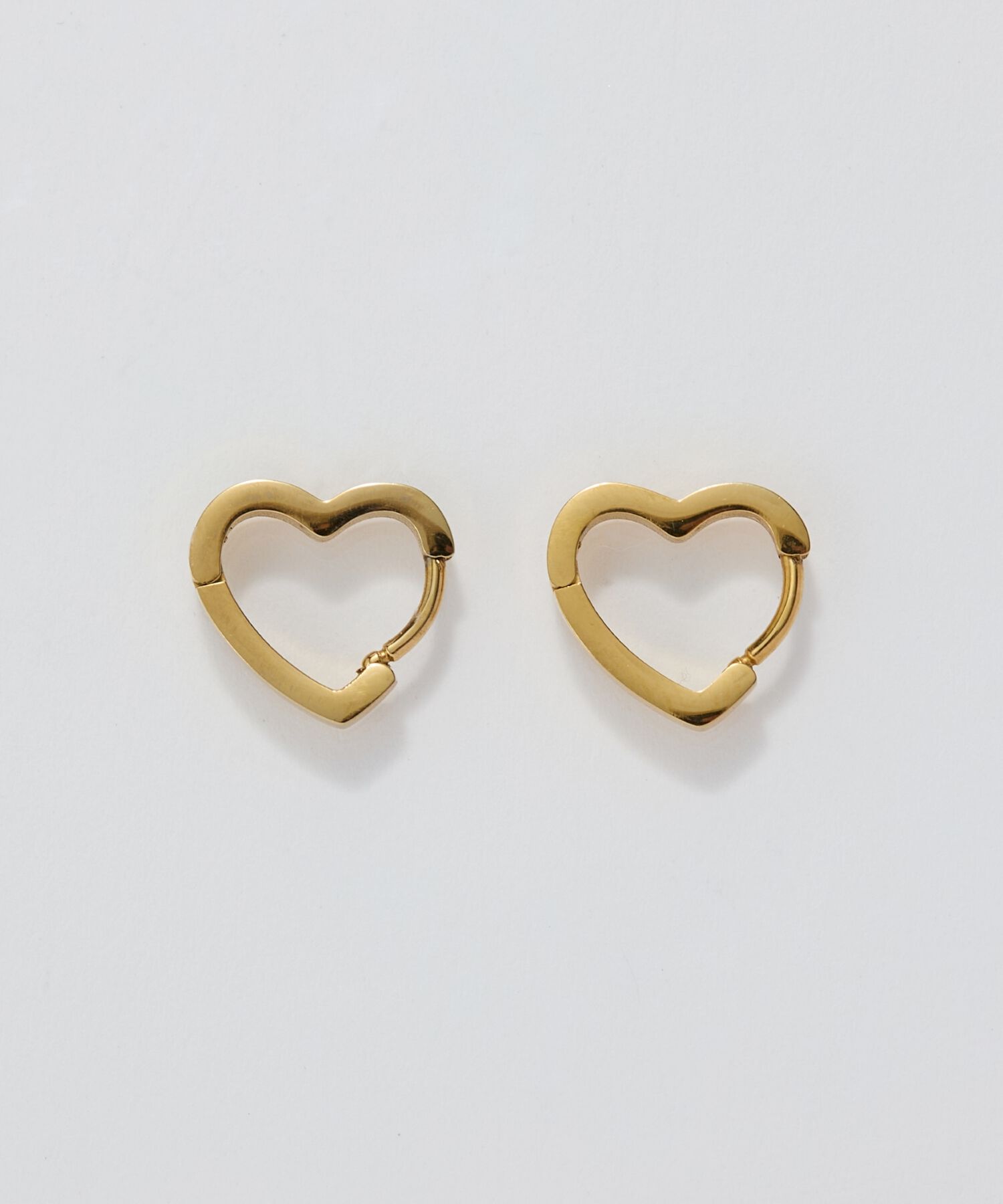 Phoebe「【金属アレルギー対応】ハートフープワンタッチピアス　ゴールド/サージカルステンレス」|ピアス|