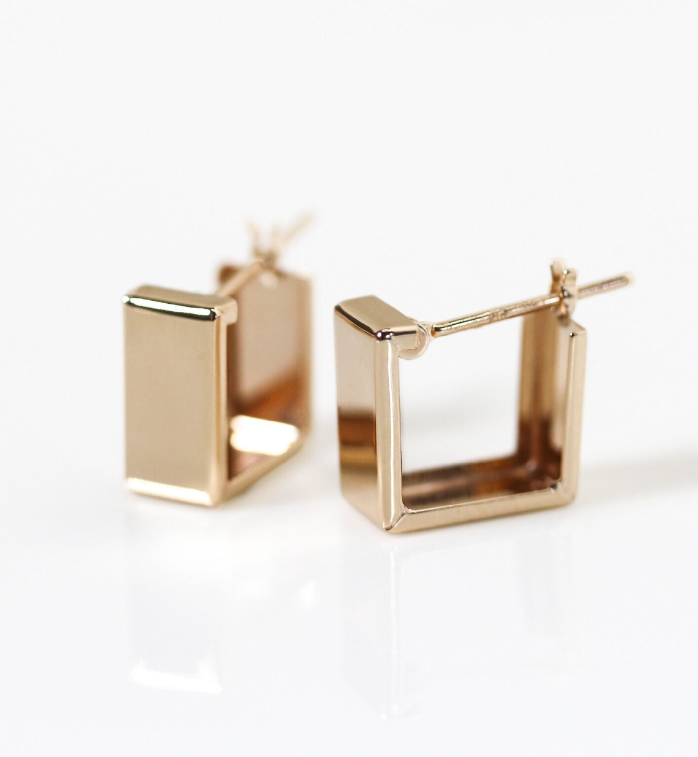  「ゴールド スクエア スナップ フープ ピアス | K10YG」|ピアス|K10 イエローゴールド