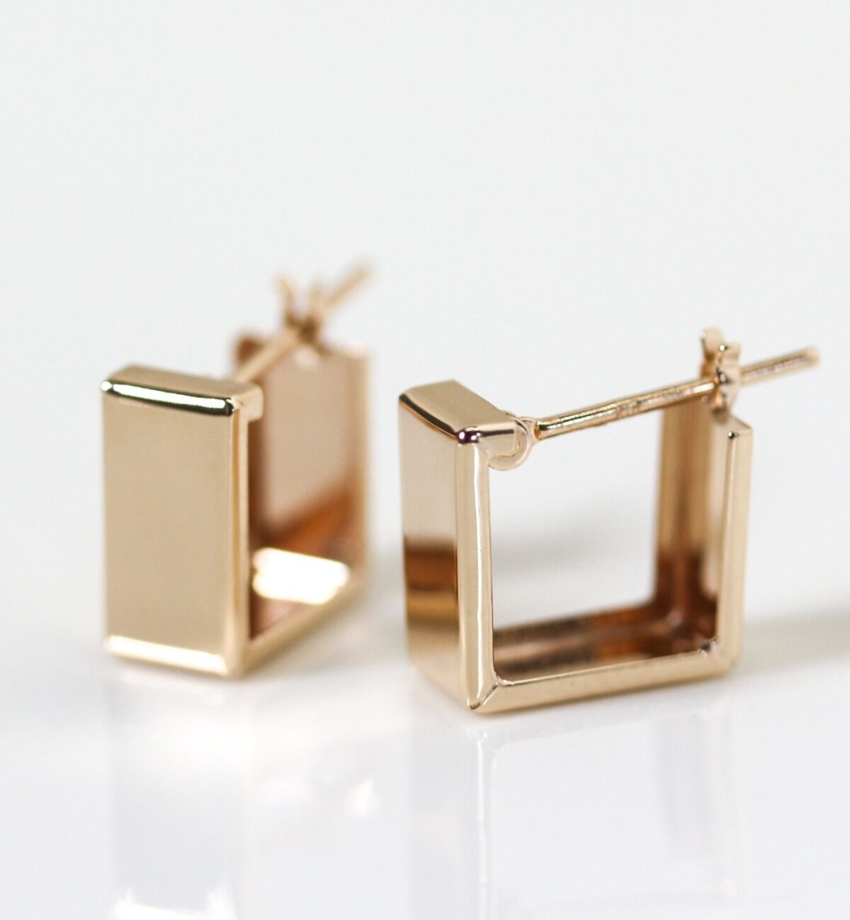  「ゴールド スクエア スナップ フープ ピアス | K10YG」|ピアス|